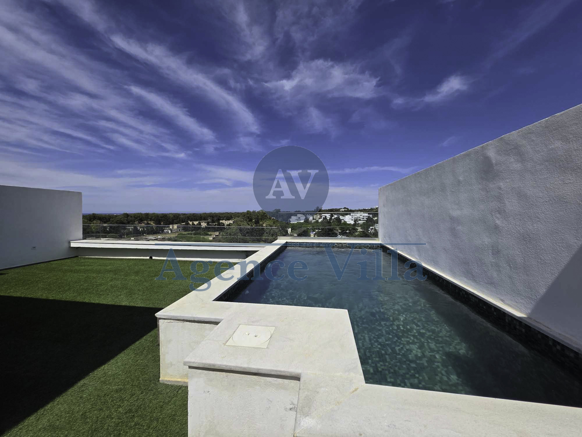 La Marsa&nbsp;Gammart&nbsp;Location&nbsp;Appart. 5 pi�ces+&nbsp;Un triplex haut standing avec piscine suspendue