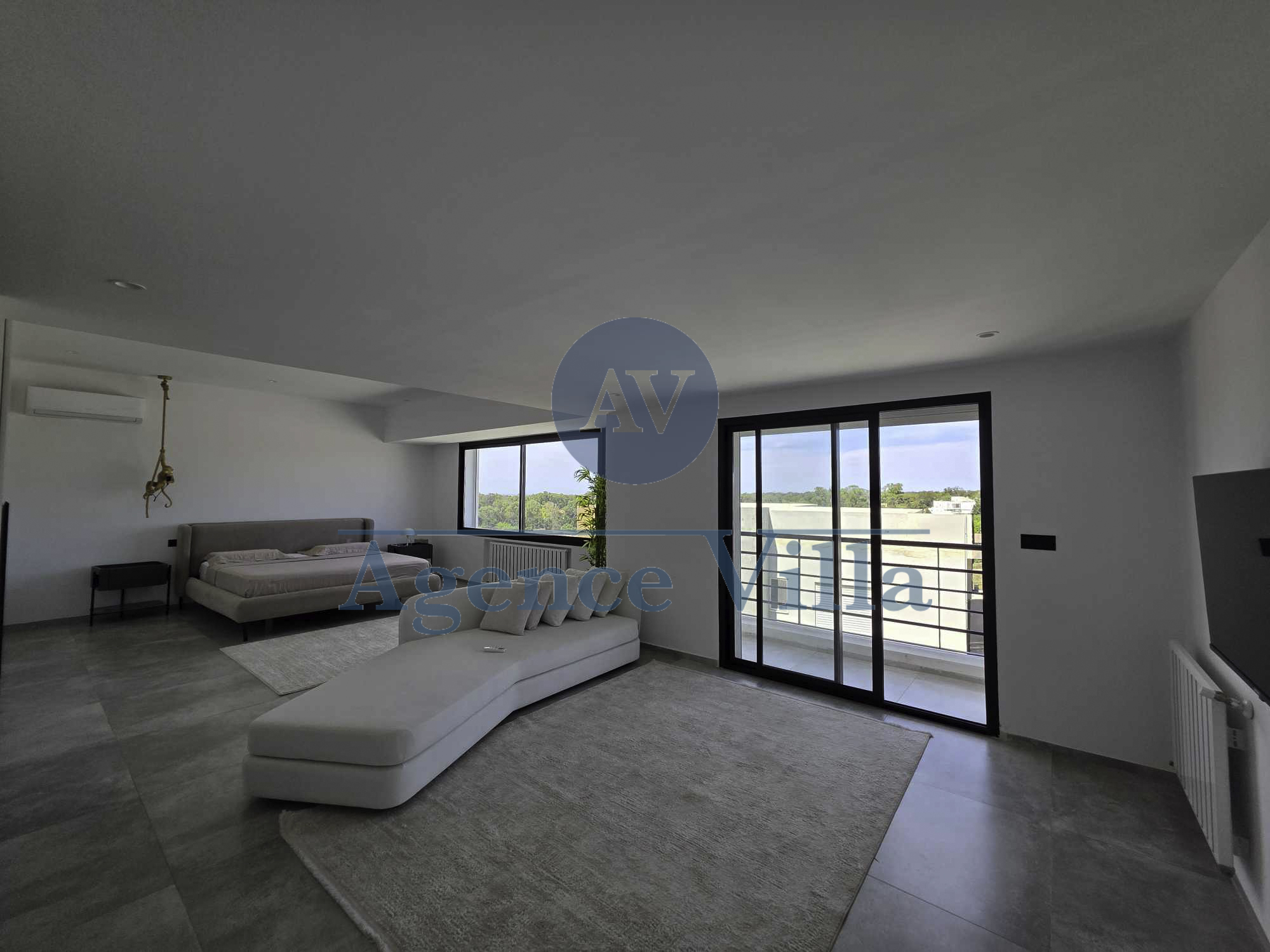La Marsa&nbsp;Gammart&nbsp;Location&nbsp;Appart. 5 pi�ces+&nbsp;Un triplex haut standing avec piscine suspendue