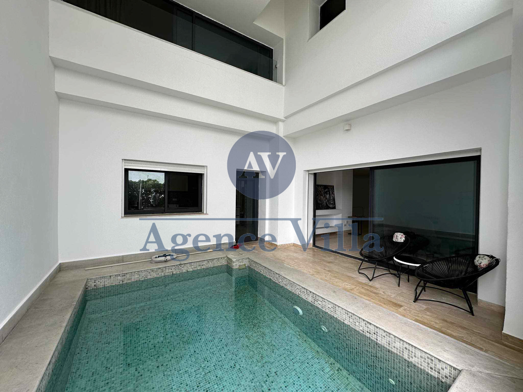 La Marsa&nbsp;Berge Du Lac&nbsp;Location&nbsp;Appart. 4 pi�ces&nbsp;Un duplex trois suite  avec piscine au lac 2