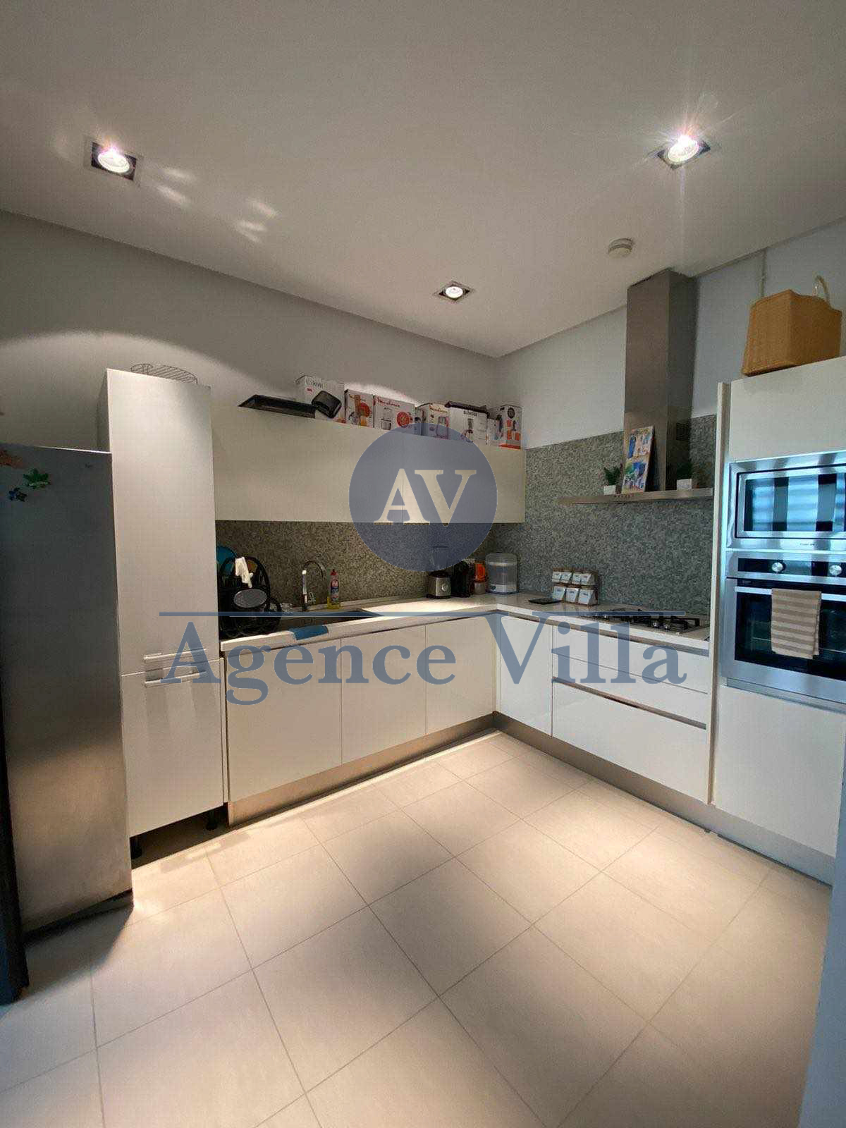 La Marsa&nbsp;Berge Du Lac&nbsp;Location&nbsp;Appart. 4 pi�ces&nbsp;Un duplex trois suite  avec piscine au lac 2