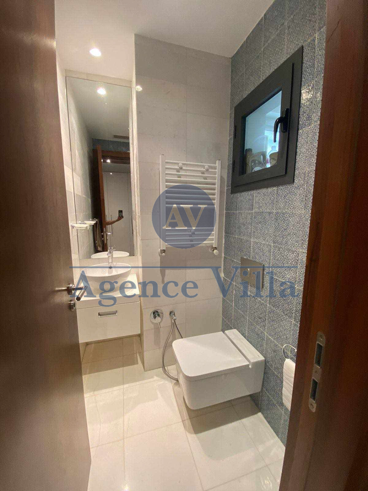 La Marsa&nbsp;Berge Du Lac&nbsp;Location&nbsp;Appart. 4 pi�ces&nbsp;Un duplex trois suite  avec piscine au lac 2