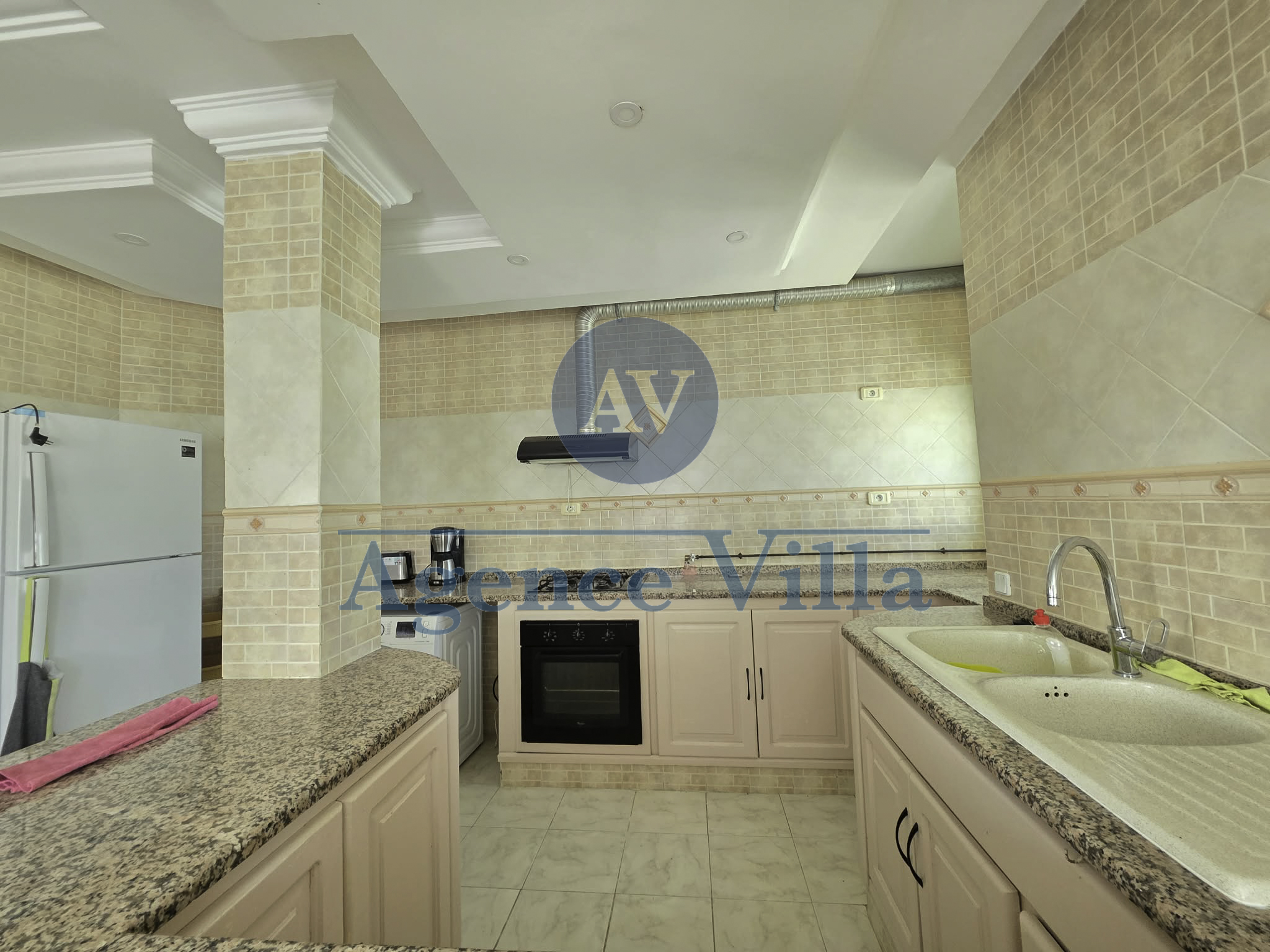 La Marsa&nbsp;Marsa Ennassim&nbsp;Location&nbsp;Appart. 5 pi�ces+&nbsp;S4 meubl� � la marsa