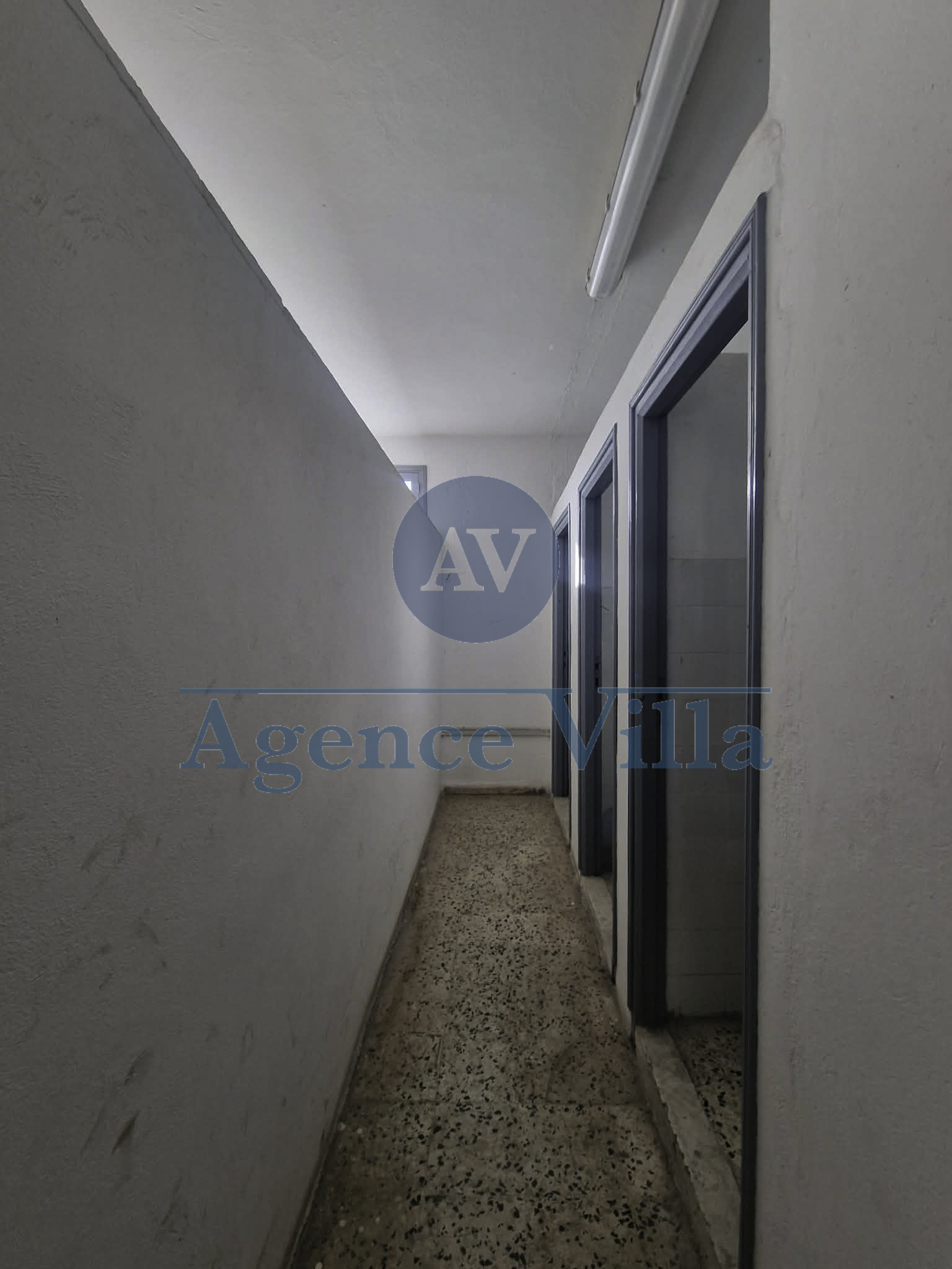 La Marsa&nbsp;Berge Du Lac&nbsp;Location&nbsp;Appart. 4 pi�ces&nbsp;Local industriel ou commercial au lac 3