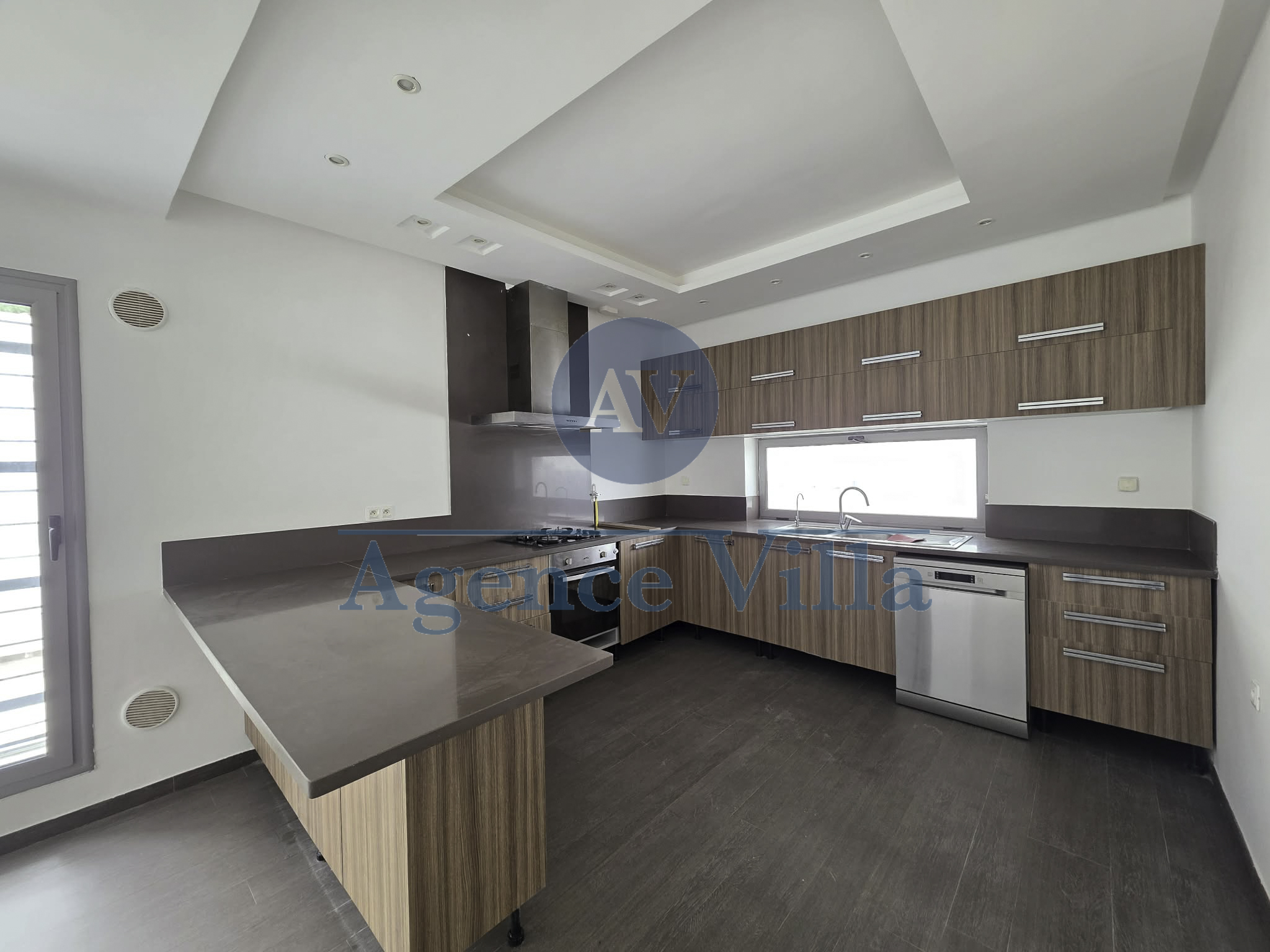 La Marsa&nbsp;Marsa Ennassim&nbsp;Location&nbsp;Appart. 4 pi�ces&nbsp;Appartement avec vue mer et piscine suspendue