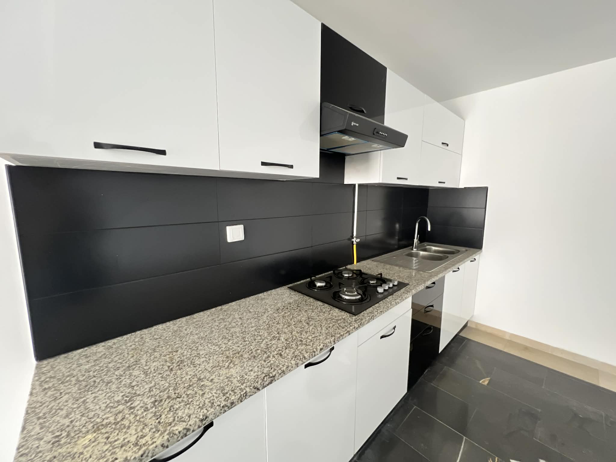 La Soukra&nbsp;La Soukra&nbsp;Vente&nbsp;Appart. 3 pi�ces&nbsp;S 2 jamais habit� avec pp 350 md