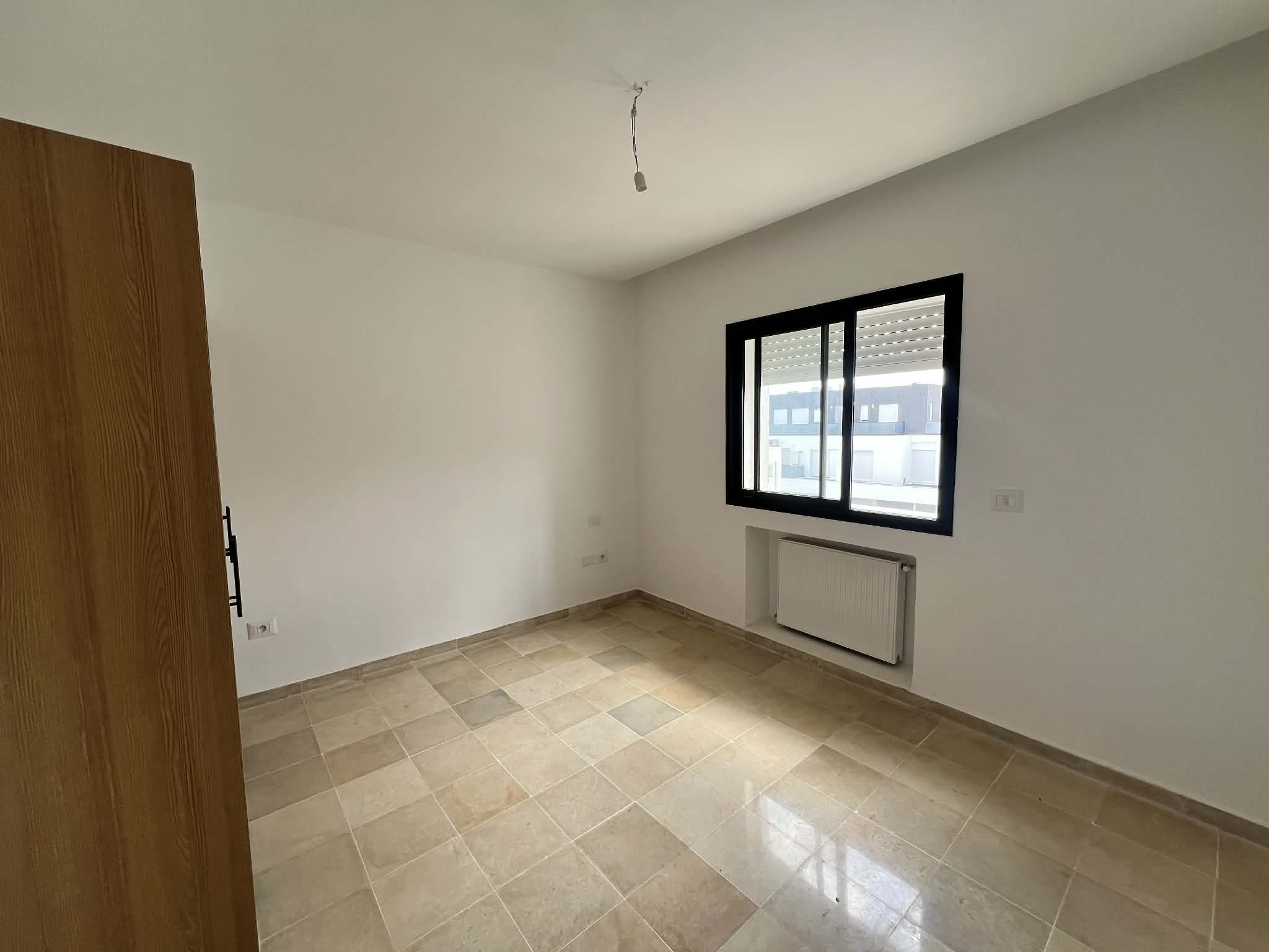 La Soukra&nbsp;La Soukra&nbsp;Vente&nbsp;Appart. 3 pi�ces&nbsp;S 2 jamais habit� avec pp 350 md