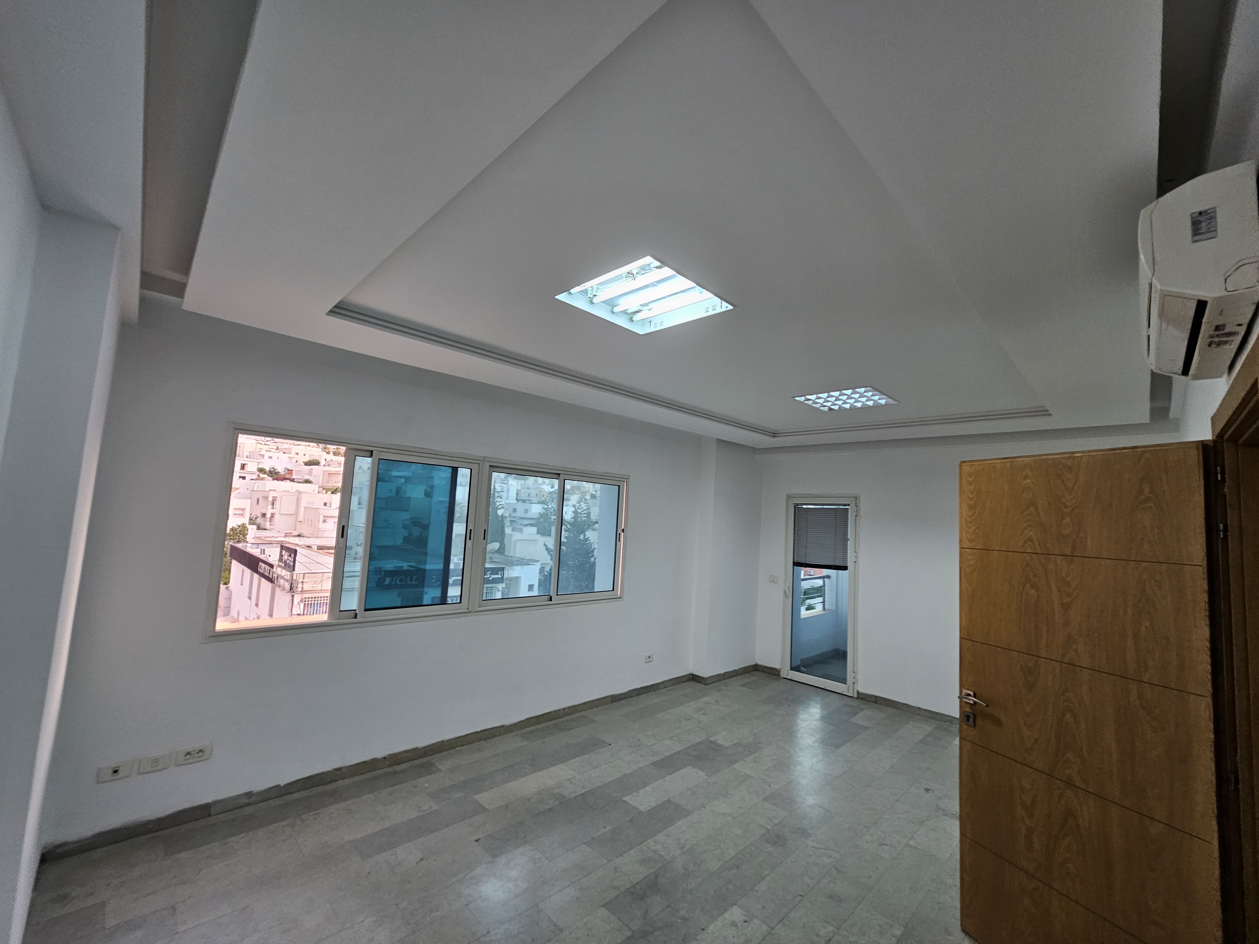 Ariana Ville&nbsp;Cite Ennasr 2&nbsp;Location&nbsp;Appart. 3 pi�ces&nbsp;Loue bureau au centre kamoun kmc ennasr