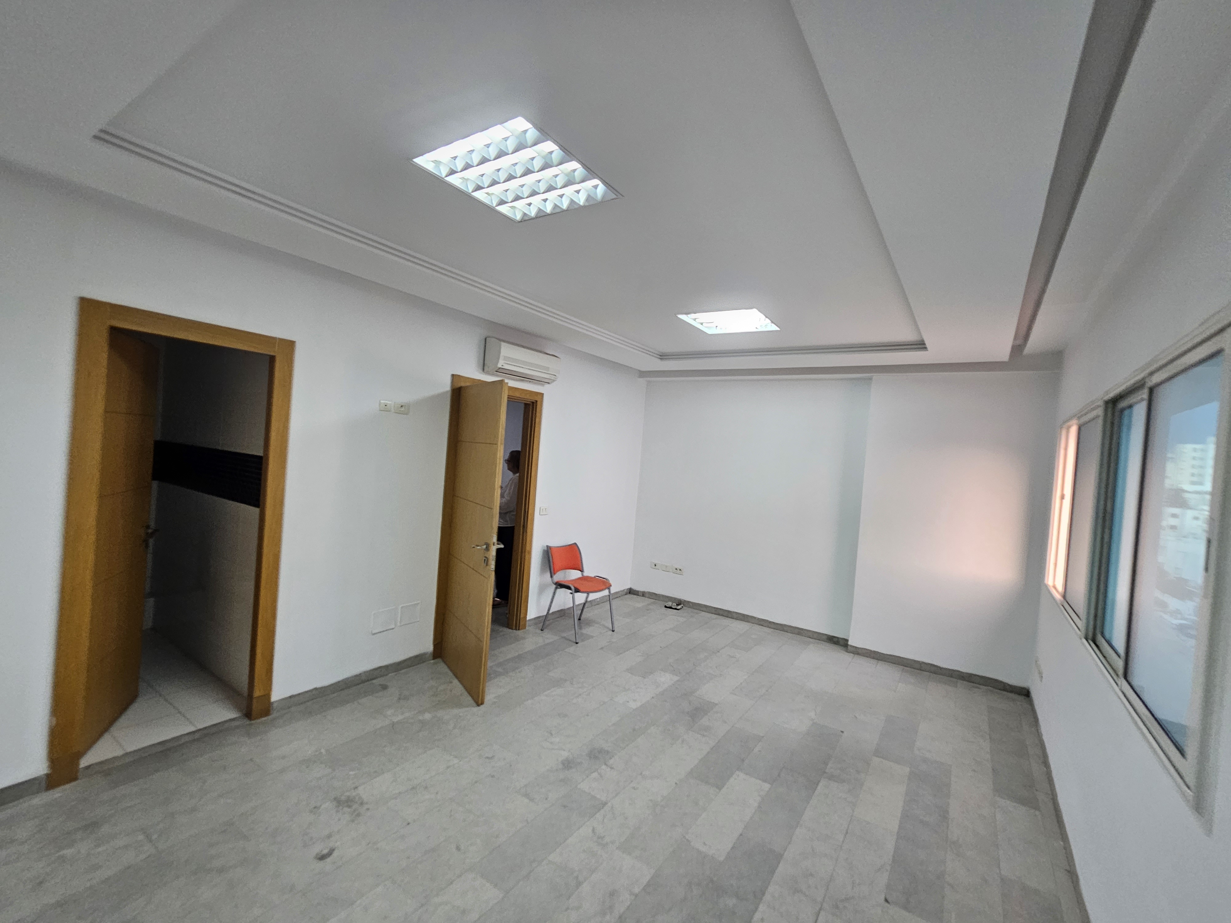 Ariana Ville&nbsp;Cite Ennasr 2&nbsp;Location&nbsp;Appart. 3 pi�ces&nbsp;Loue bureau au centre kamoun kmc ennasr