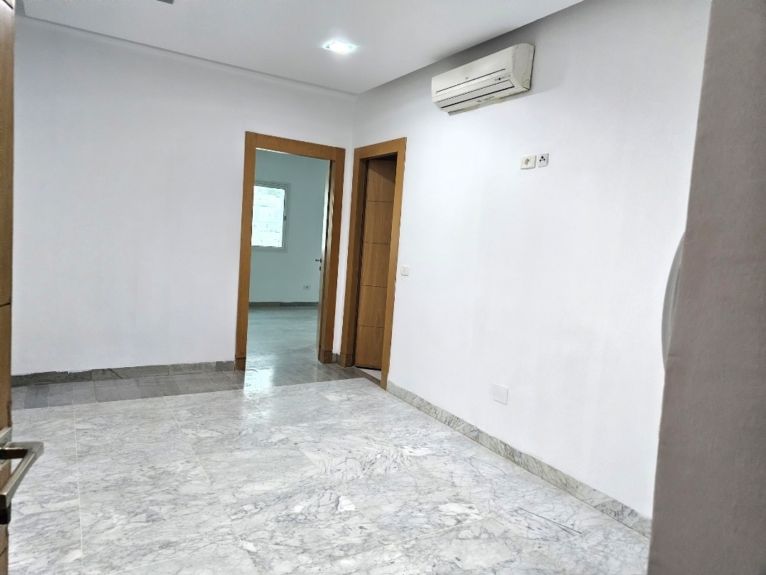 Ariana Ville&nbsp;Cite Ennasr 2&nbsp;Location&nbsp;Appart. 3 pi�ces&nbsp;Loue bureau au centre kamoun kmc ennasr