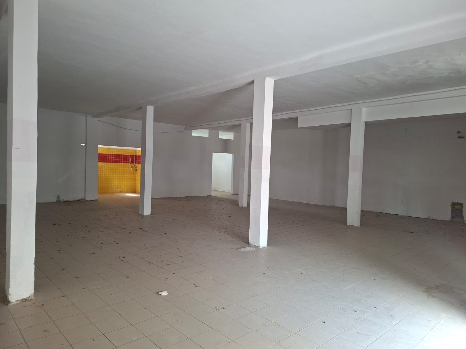 La Soukra&nbsp;Chotrana 1&nbsp;Location&nbsp;Surfaces&nbsp;D�p�t a la soukra chotrana 1   400m2