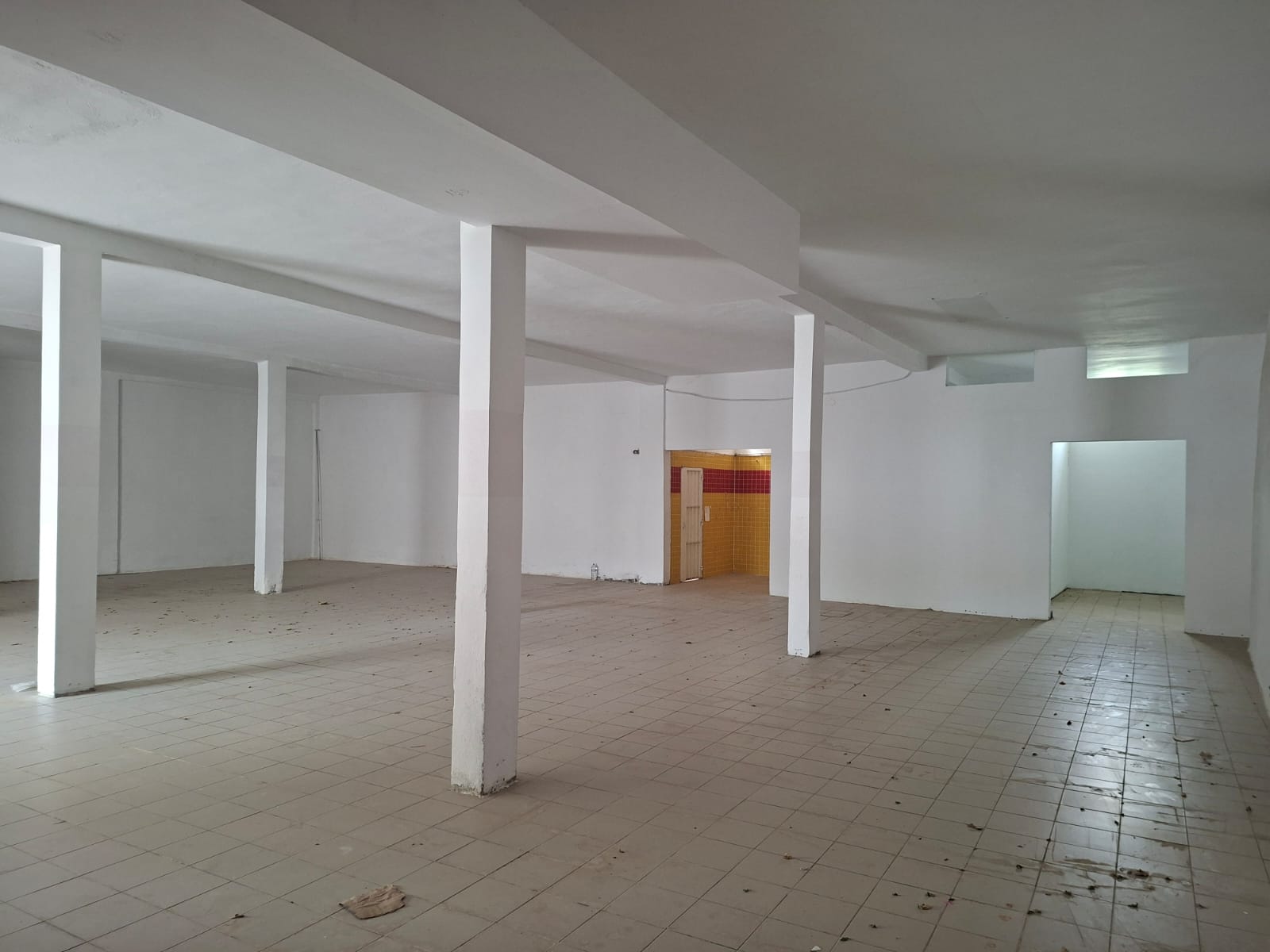 La Soukra&nbsp;Chotrana 1&nbsp;Location&nbsp;Surfaces&nbsp;D�p�t a la soukra chotrana 1   400m2