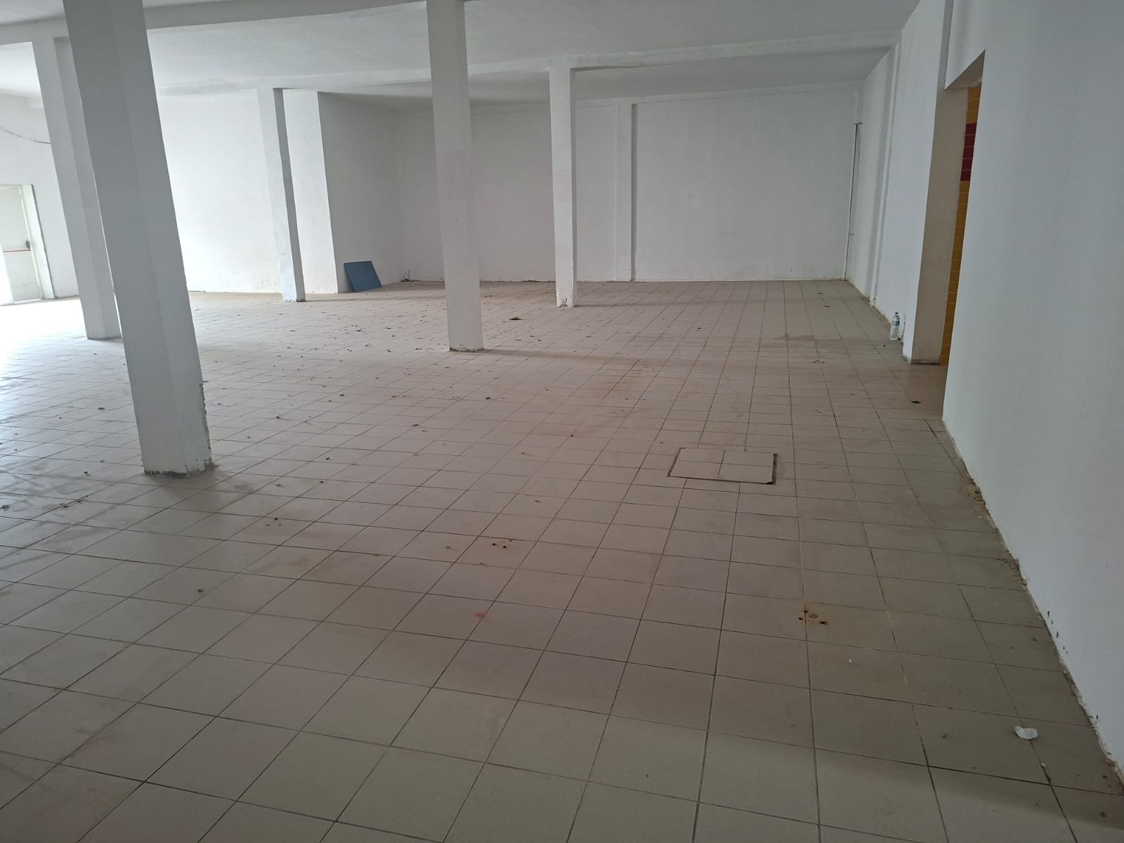 La Soukra&nbsp;Chotrana 1&nbsp;Location&nbsp;Surfaces&nbsp;D�p�t a la soukra chotrana 1   400m2