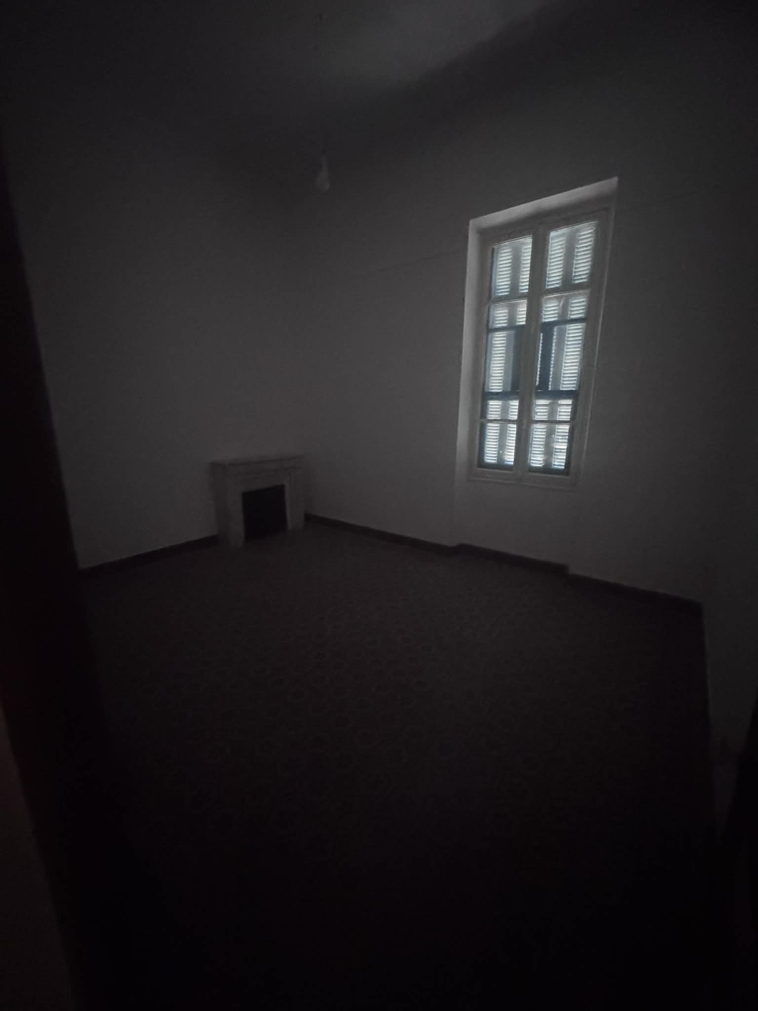 Bab Bhar&nbsp;Bab Bhar&nbsp;Vente&nbsp;Appart. 5 pi�ces+&nbsp;Un grand appartement � rue d'angleterre