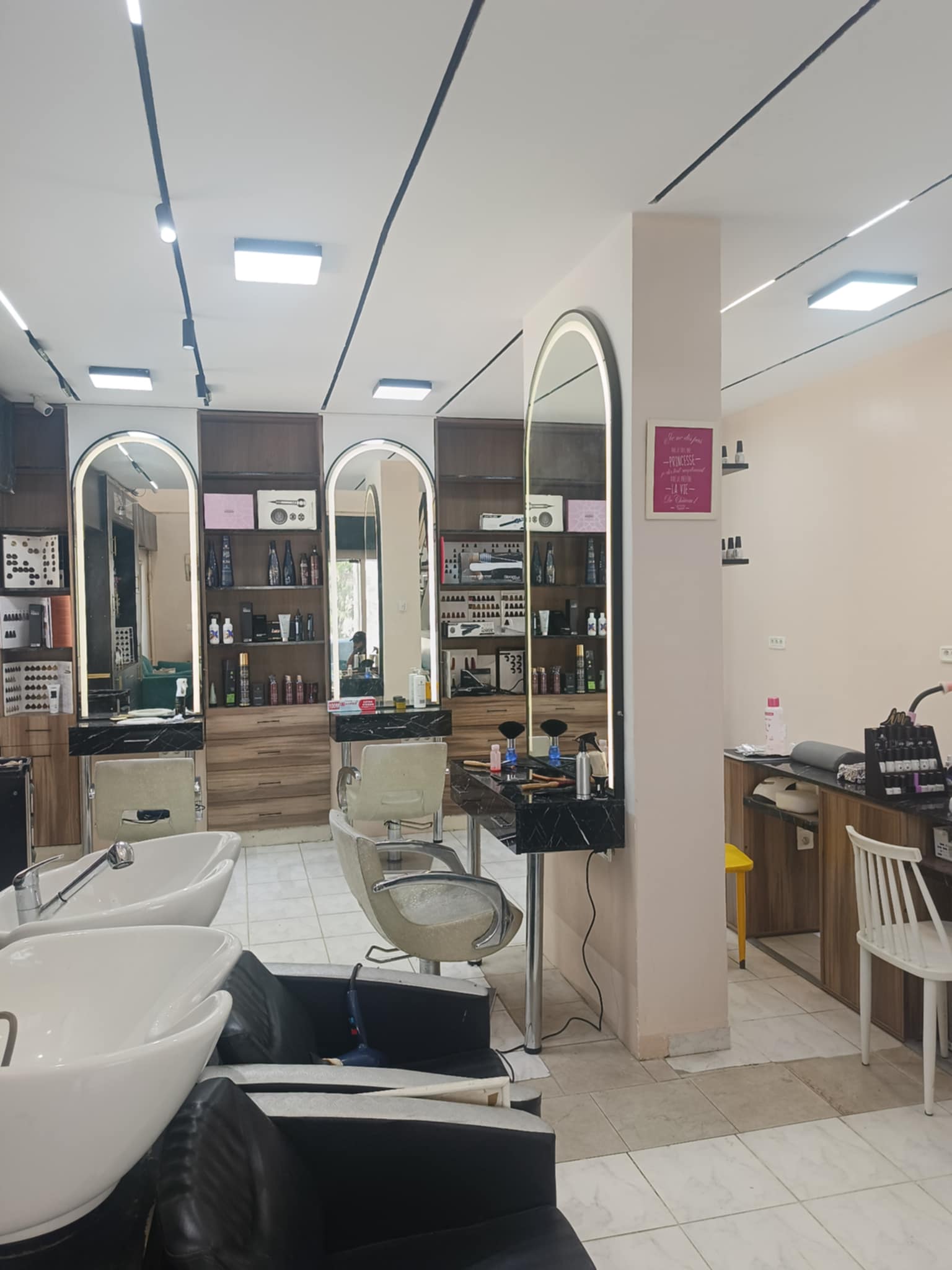 La Marsa&nbsp;Berge Du Lac&nbsp;Vente&nbsp;Autre&nbsp;Salon de coiffure lac 2