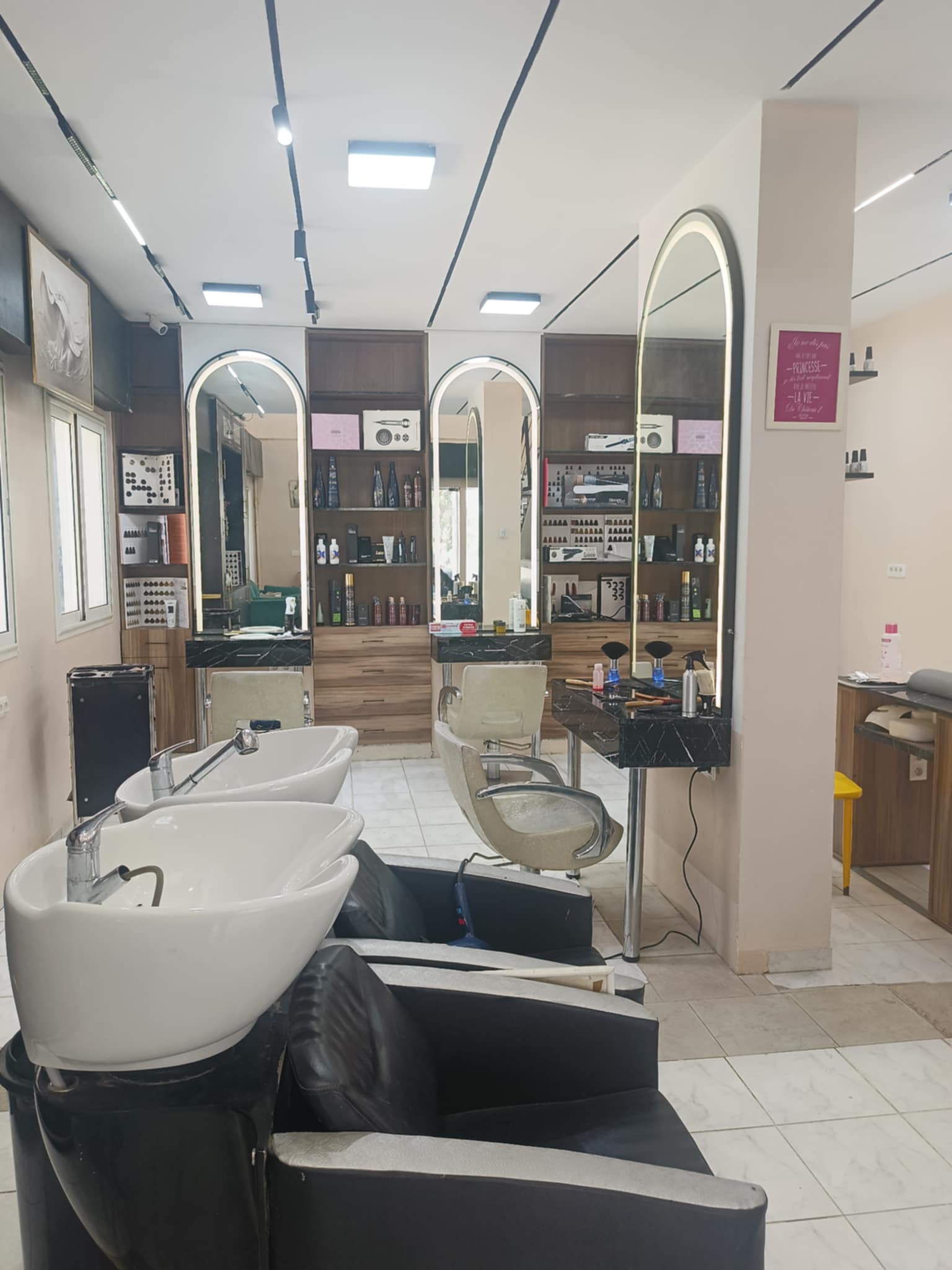 La Marsa&nbsp;Berge Du Lac&nbsp;Vente&nbsp;Autre&nbsp;Salon de coiffure lac 2