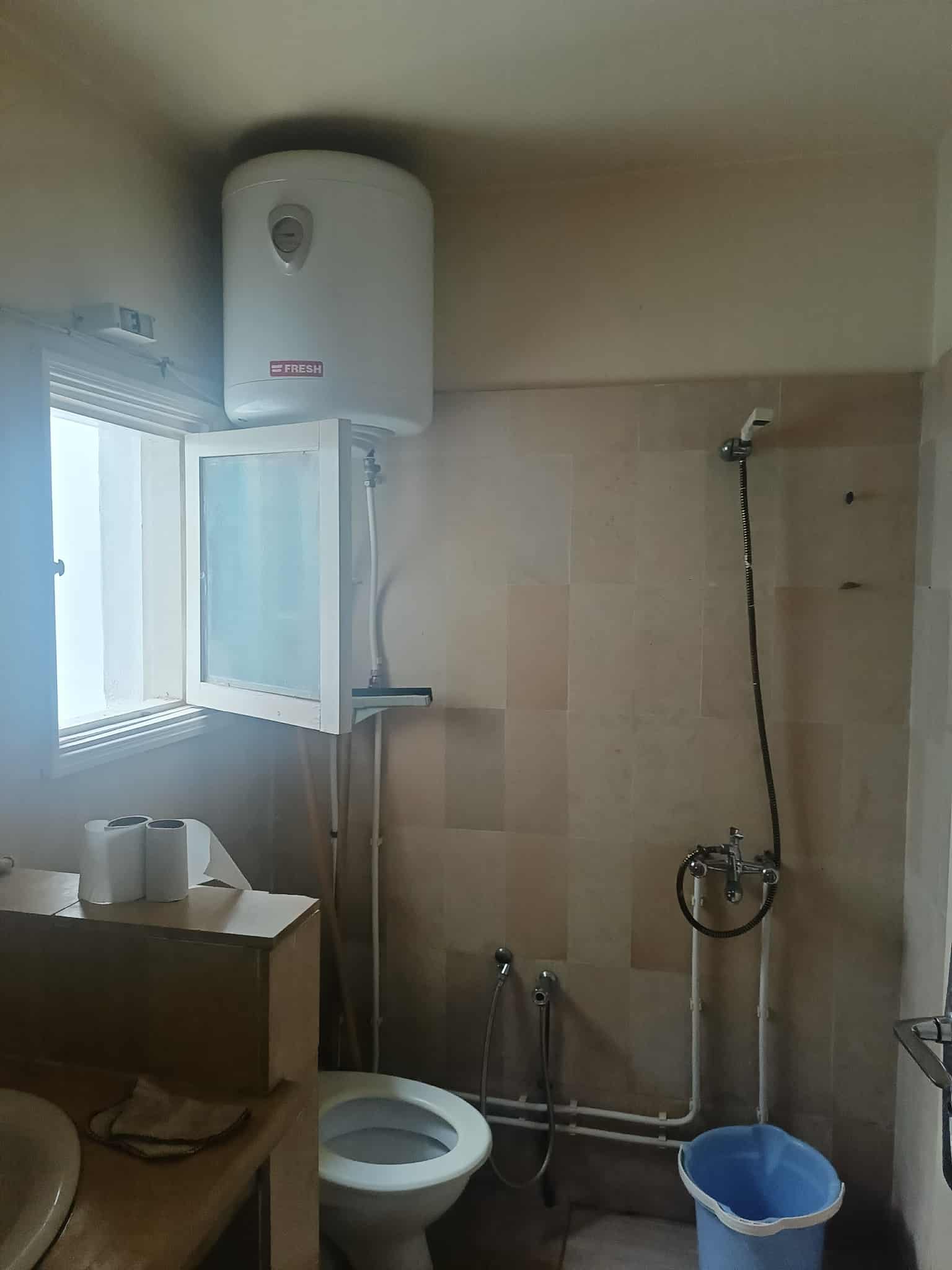 Bab Souika&nbsp;Bab El Assel&nbsp;Bureaux & Commerces&nbsp;Bureau&nbsp;Deux bureaux et 3 locaux commerciaux