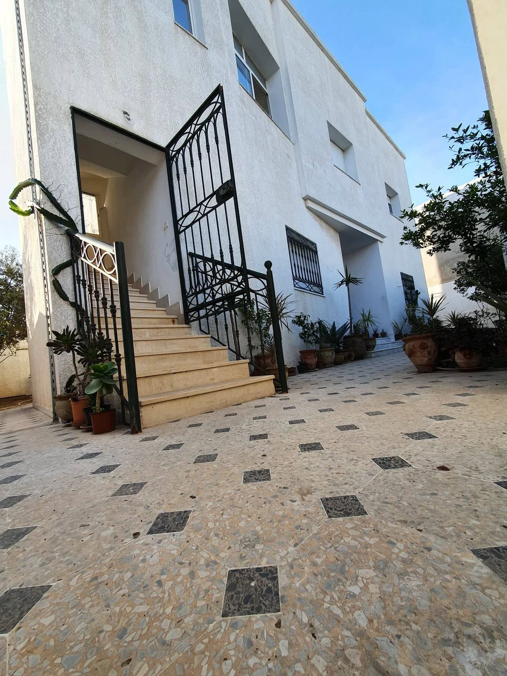 Ariana Ville&nbsp;Ariana&nbsp;Location&nbsp;Appart. 2 pi�ces&nbsp;Etage de villa salon et deux pi�ces