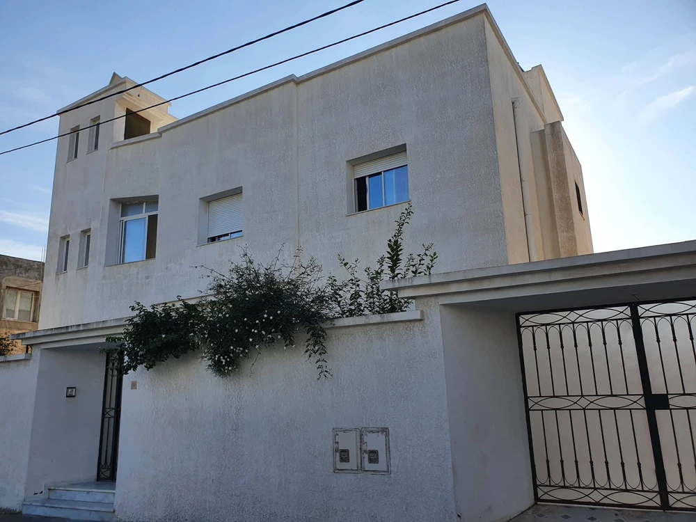 Ariana Ville&nbsp;Ariana&nbsp;Location&nbsp;Appart. 2 pi�ces&nbsp;Etage de villa salon et deux pi�ces