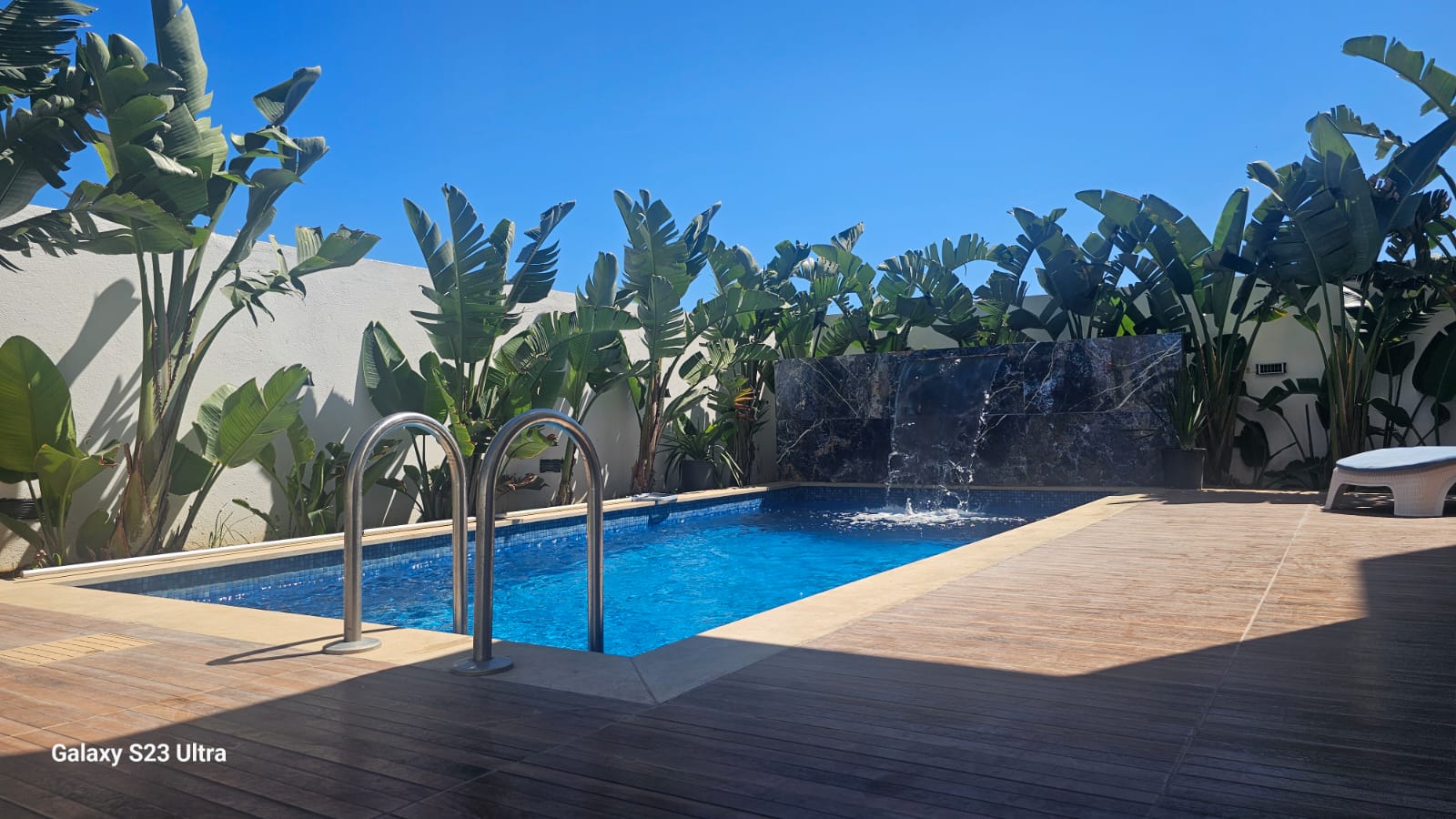 Hammam El Ghezaz&nbsp;Ezzahra&nbsp;Location&nbsp;Appart. 4 pi�ces&nbsp;Villa avec piscine priv�e � ezzahra hammem ghzez