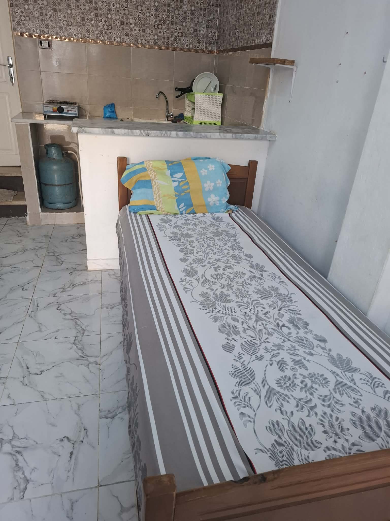 Hammam Chatt&nbsp;Borj Cedria&nbsp;Location&nbsp;Appart. 1 pi�ce&nbsp;Studio tres bon emplacement