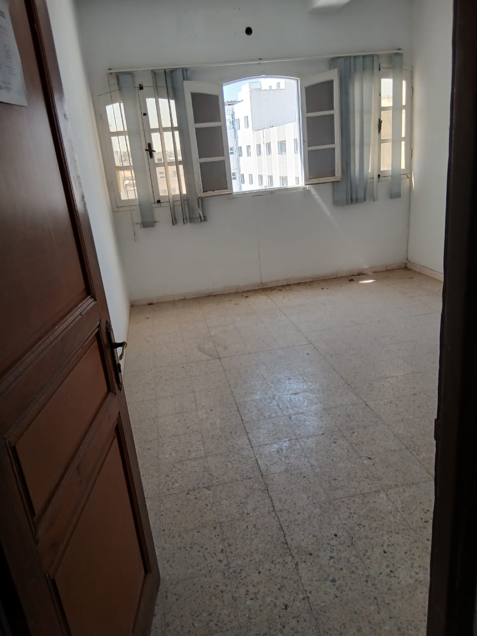 Megrine&nbsp;Zone Industrielle Saint Gobin&nbsp;Bureaux & Commerces&nbsp;Bureau&nbsp;Bureau lumineux et bien situ�