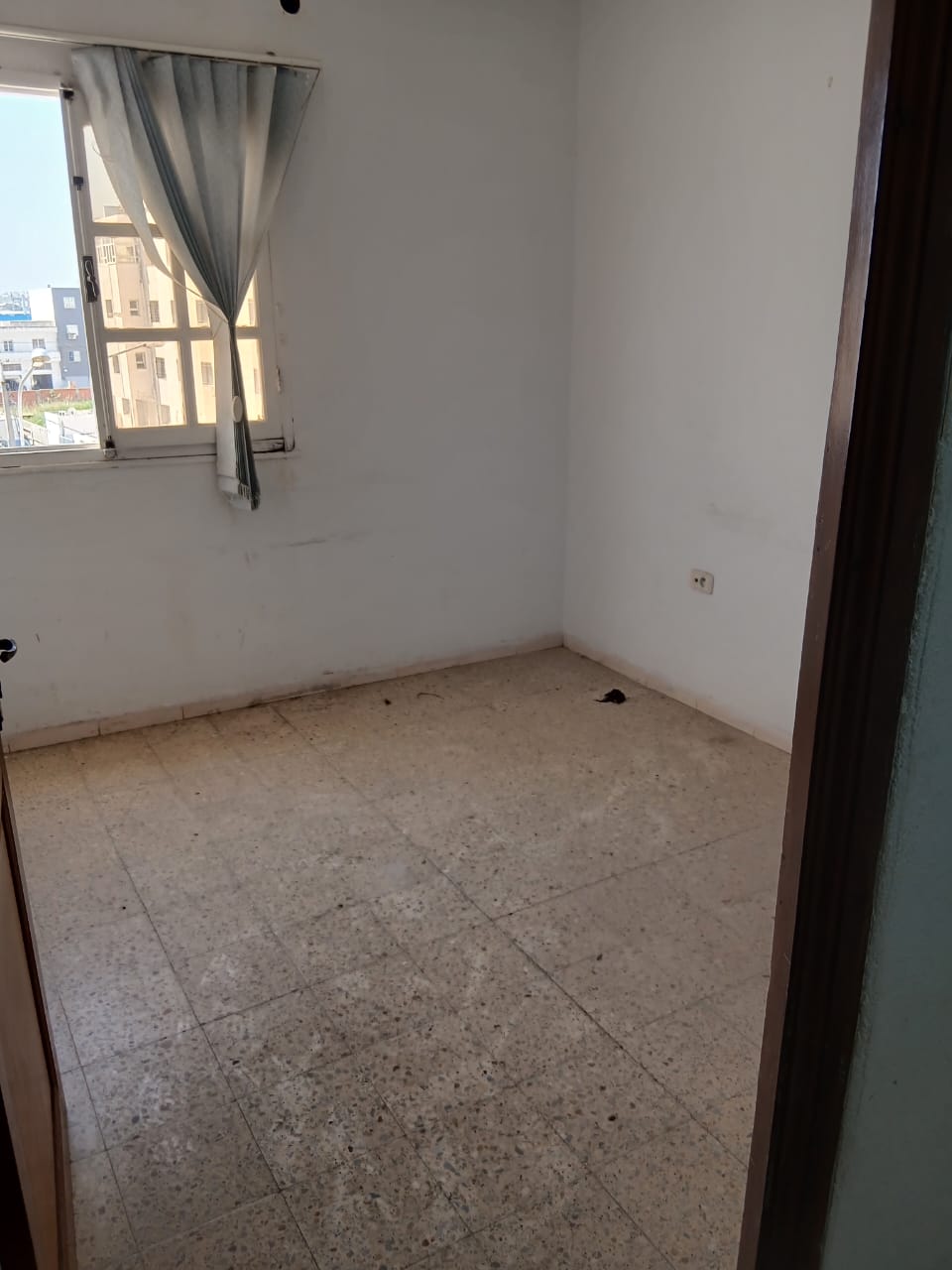 Megrine&nbsp;Zone Industrielle Saint Gobin&nbsp;Bureaux & Commerces&nbsp;Bureau&nbsp;Bureau lumineux et bien situ�