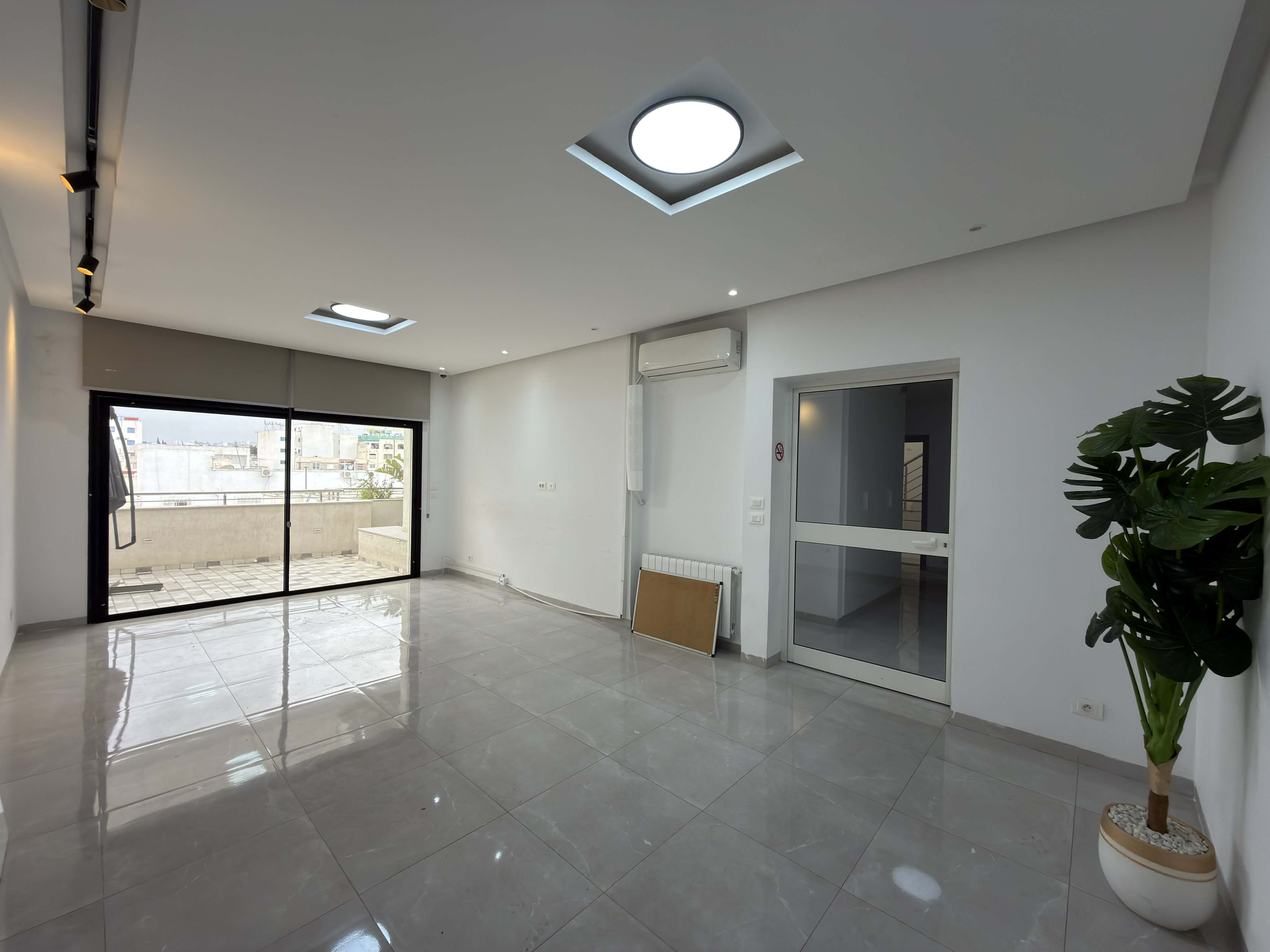 Ariana Ville&nbsp;Ariana&nbsp;Bureaux & Commerces&nbsp;Bureau&nbsp;Bureau 2 open space et 3 pi�ces � l'ariana