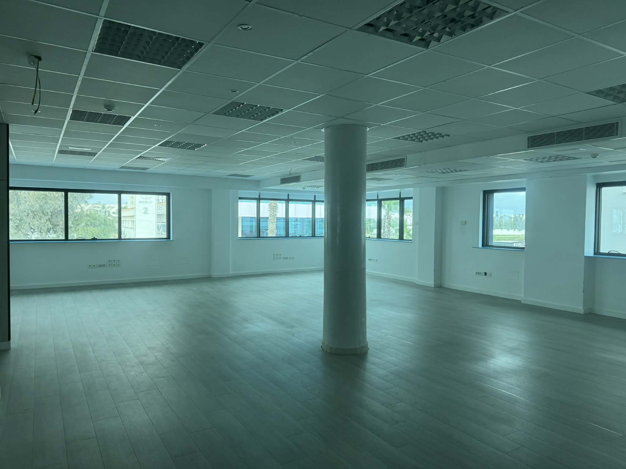 El Kram&nbsp;Le Kram&nbsp;Bureaux & Commerces&nbsp;Bureau&nbsp;Super bureau hall plus 5 au lac 3 kram