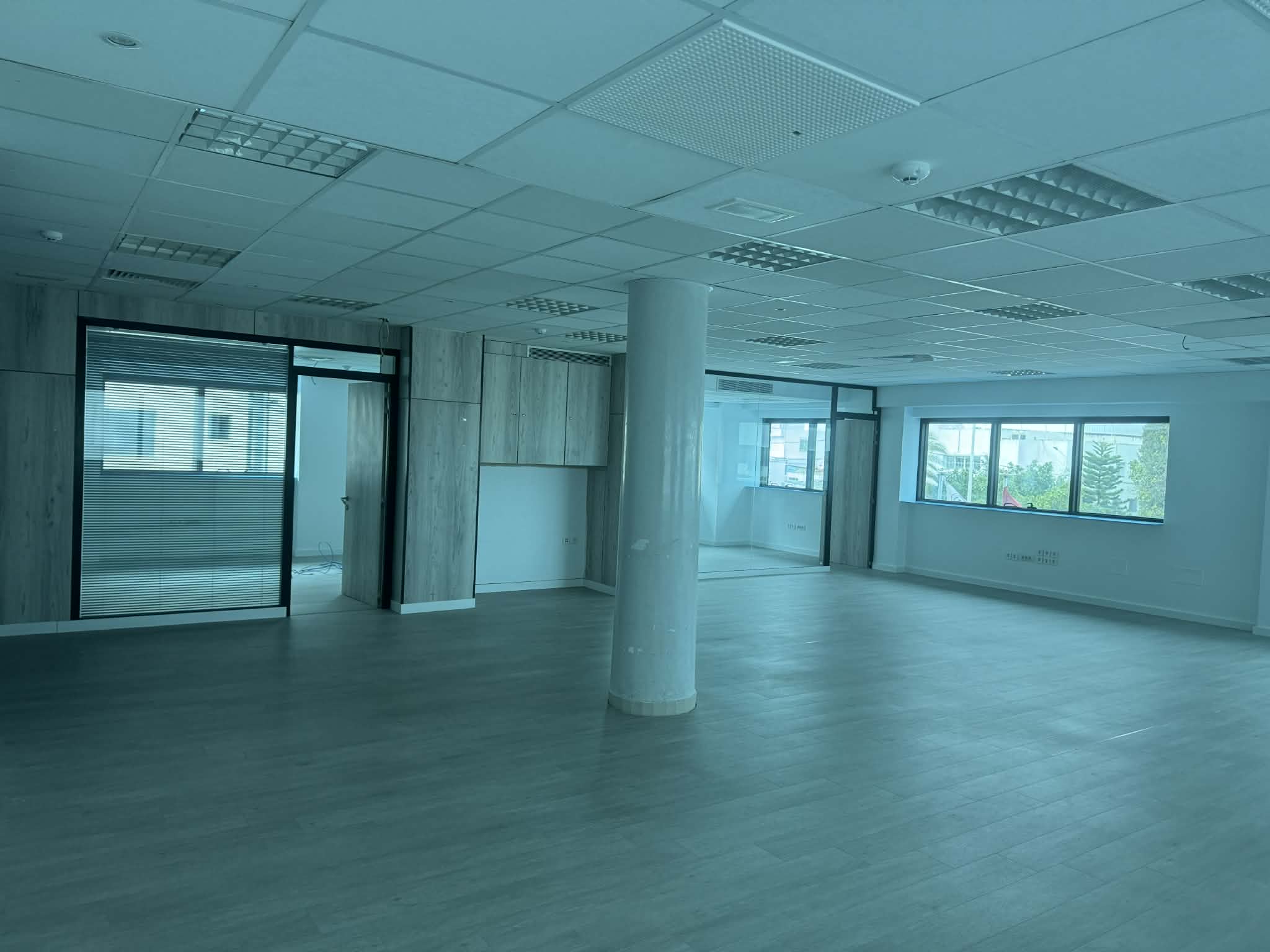 El Kram&nbsp;Le Kram&nbsp;Bureaux & Commerces&nbsp;Bureau&nbsp;Super bureau hall plus 5 au lac 3 kram