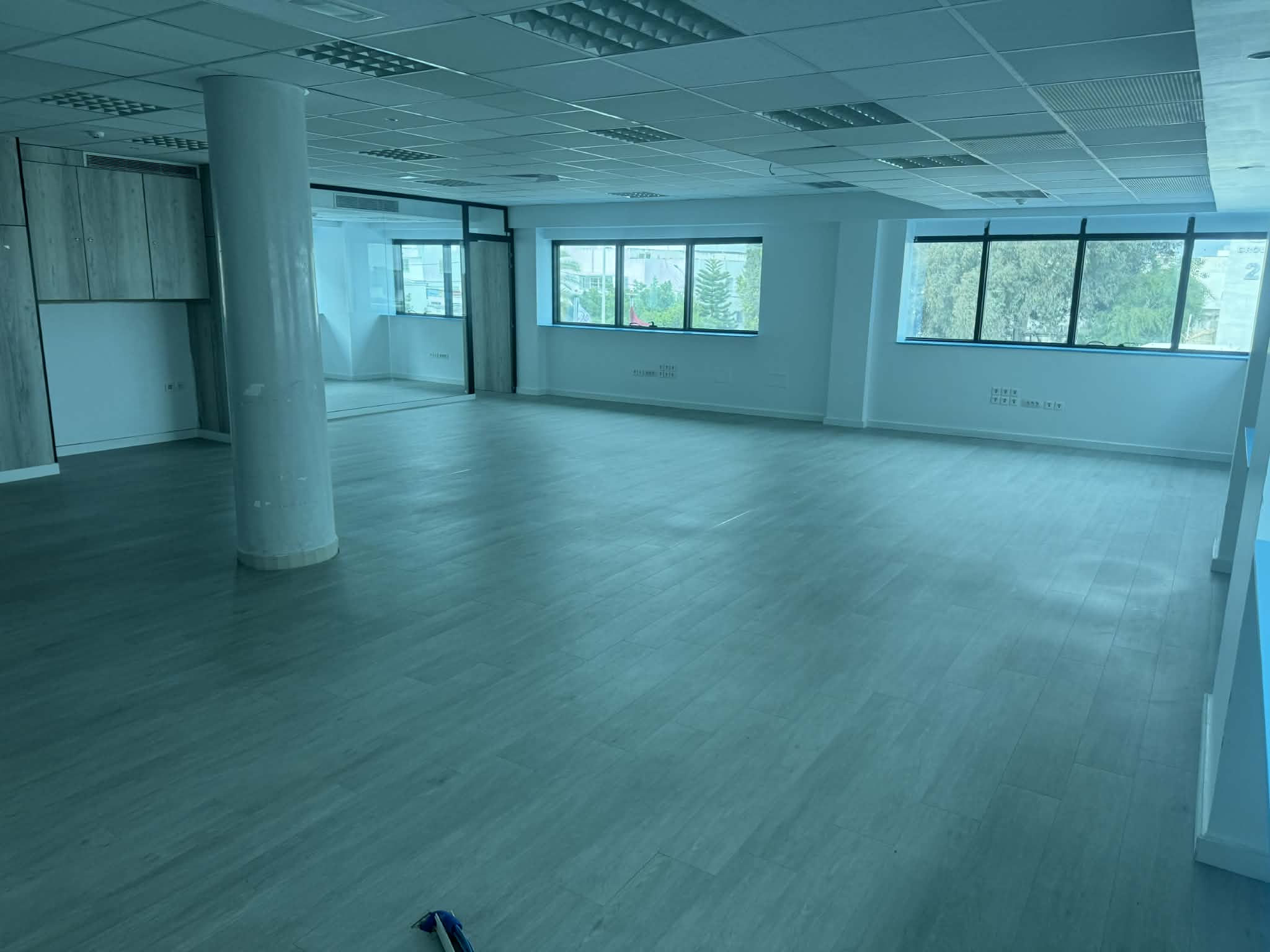 El Kram&nbsp;Le Kram&nbsp;Bureaux & Commerces&nbsp;Bureau&nbsp;Super bureau hall plus 5 au lac 3 kram