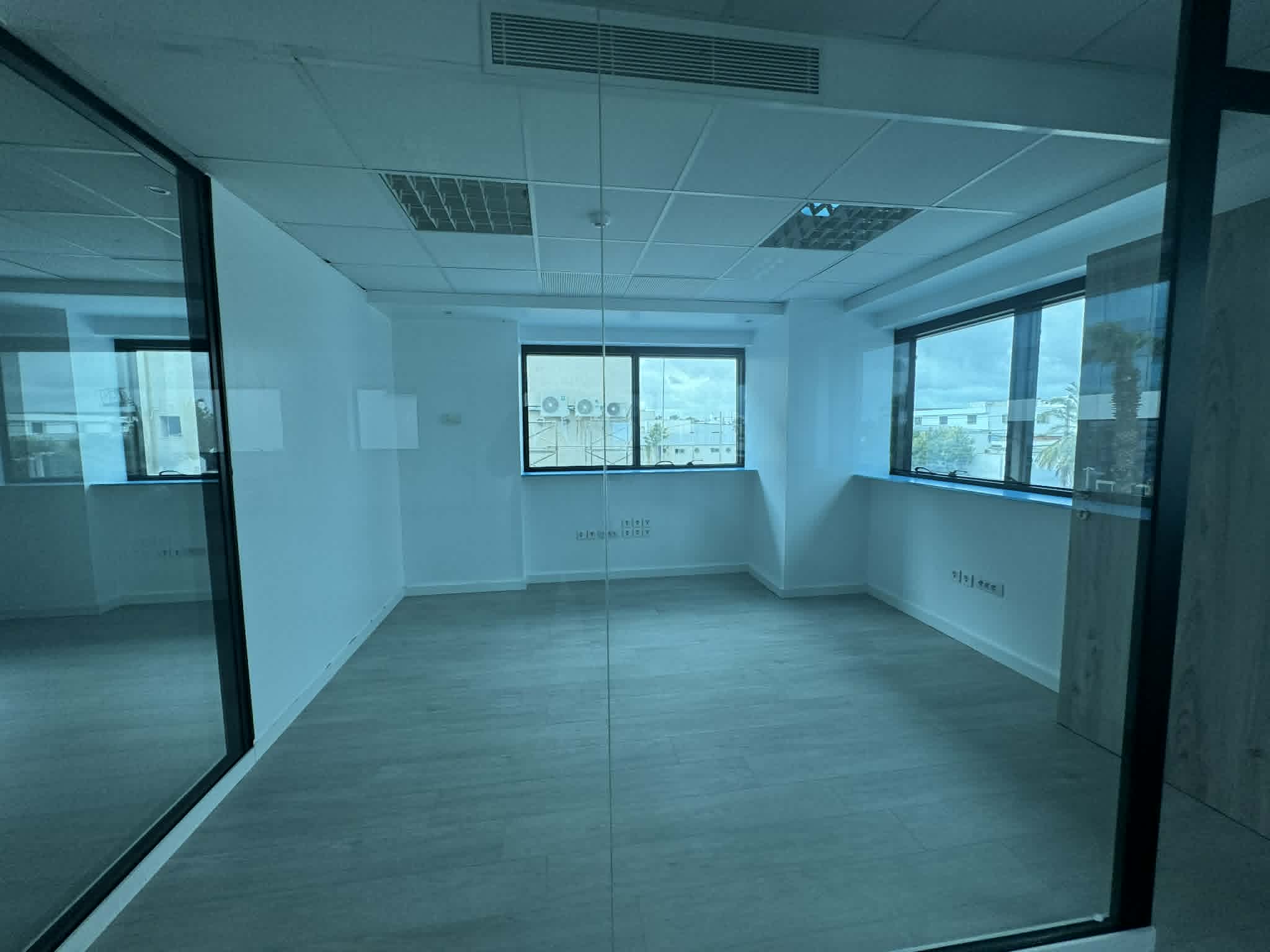 El Kram&nbsp;Le Kram&nbsp;Bureaux & Commerces&nbsp;Bureau&nbsp;Super bureau hall plus 5 au lac 3 kram