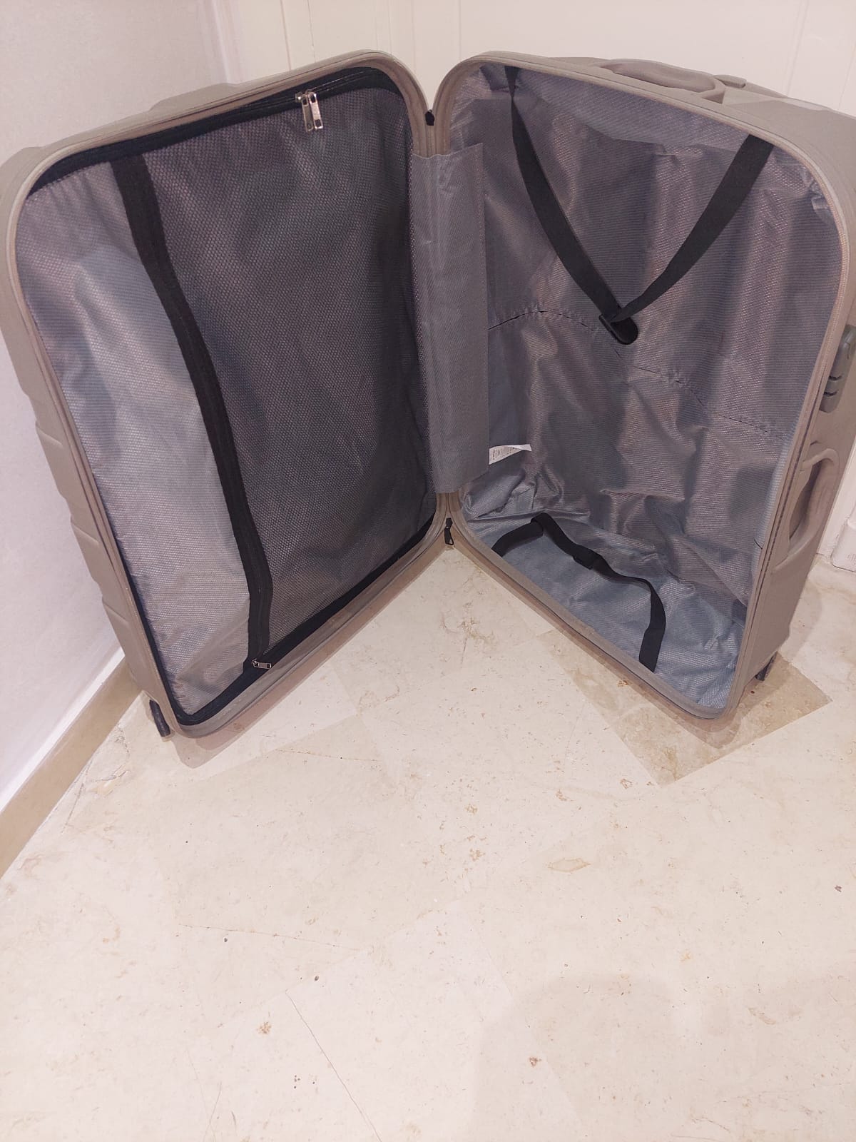 Bou Mhel El Bassatine&nbsp;Bou Mhel&nbsp;Autre&nbsp;Autre&nbsp;Av valise incassable