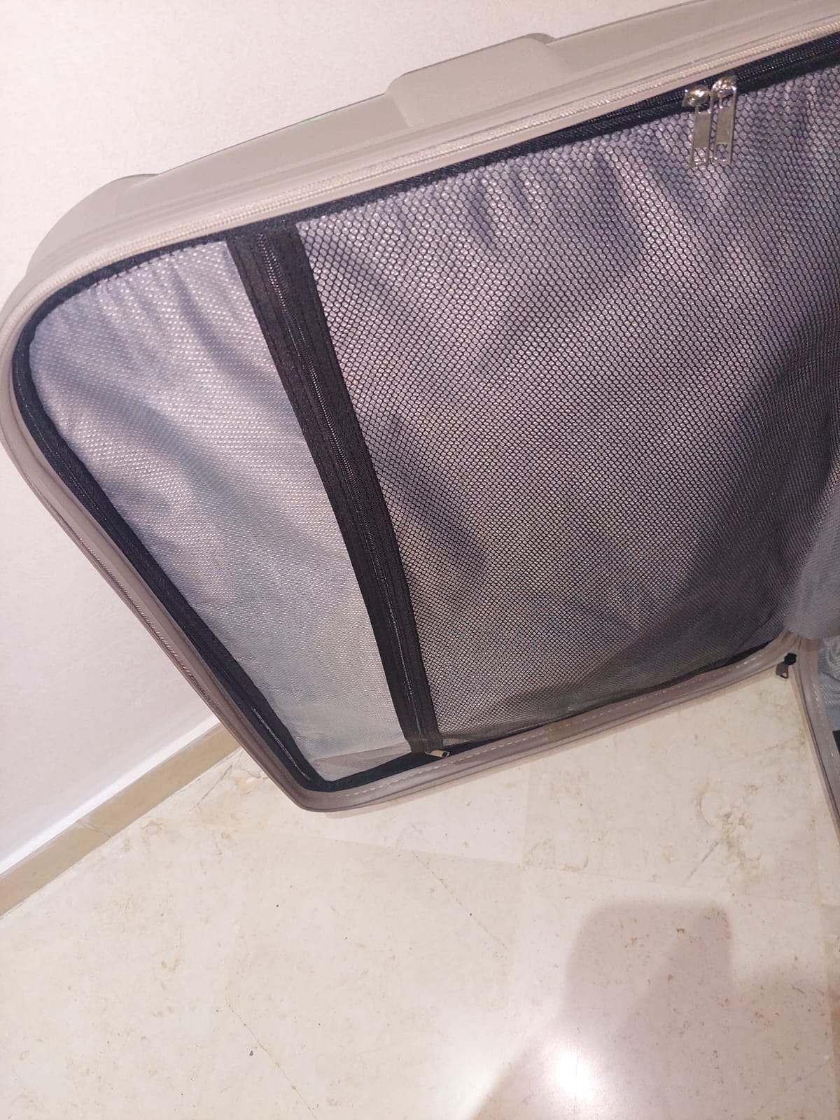 Bou Mhel El Bassatine&nbsp;Bou Mhel&nbsp;Autre&nbsp;Autre&nbsp;Av valise incassable