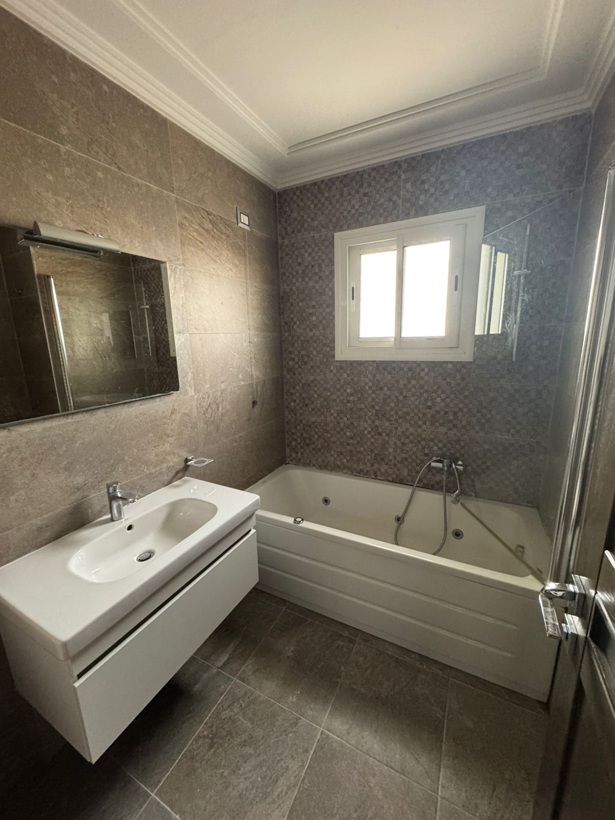 Ariana Ville&nbsp;Cite Ennasr 2&nbsp;Location&nbsp;Appart. 3 pi�ces&nbsp;Appartement haut standing ennasr2