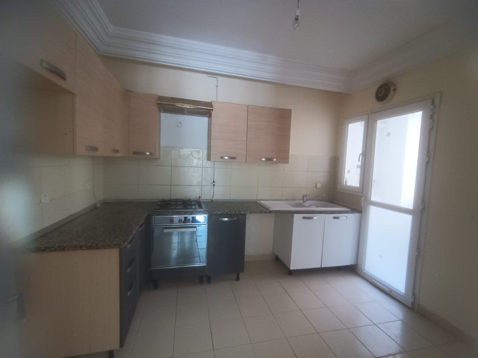 La Soukra&nbsp;La Soukra&nbsp;Location&nbsp;Appart. 4 pi�ces&nbsp;S3 � la soukra � cot� de hamadi abid