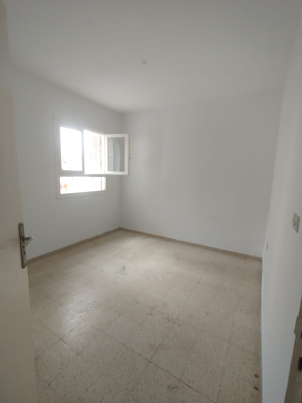 El Menzah&nbsp;El Menzah 9&nbsp;Location&nbsp;Appart. 4 pi�ces&nbsp;Un vaste et lumineux appartement s3 � menzah9b