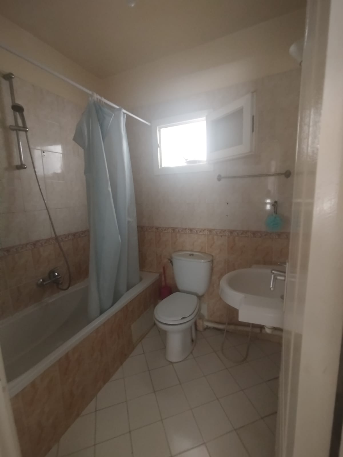 La Marsa&nbsp;El Aouina&nbsp;Vente&nbsp;Appart. 3 pi�ces&nbsp;Un vaste appartement s2 � cit� wahat el aouina