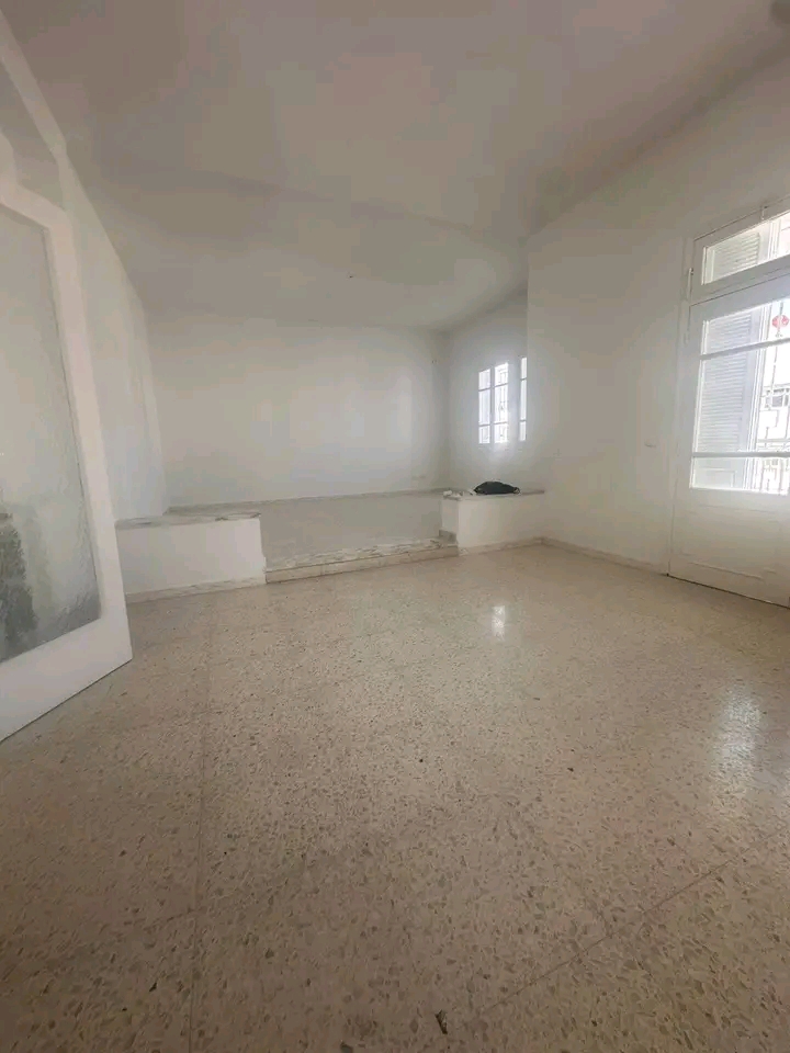 Ariana Ville&nbsp;El Menzah 7&nbsp;Location&nbsp;Appart. 4 pi�ces&nbsp;�tage d'une villa s 3 menzah 7