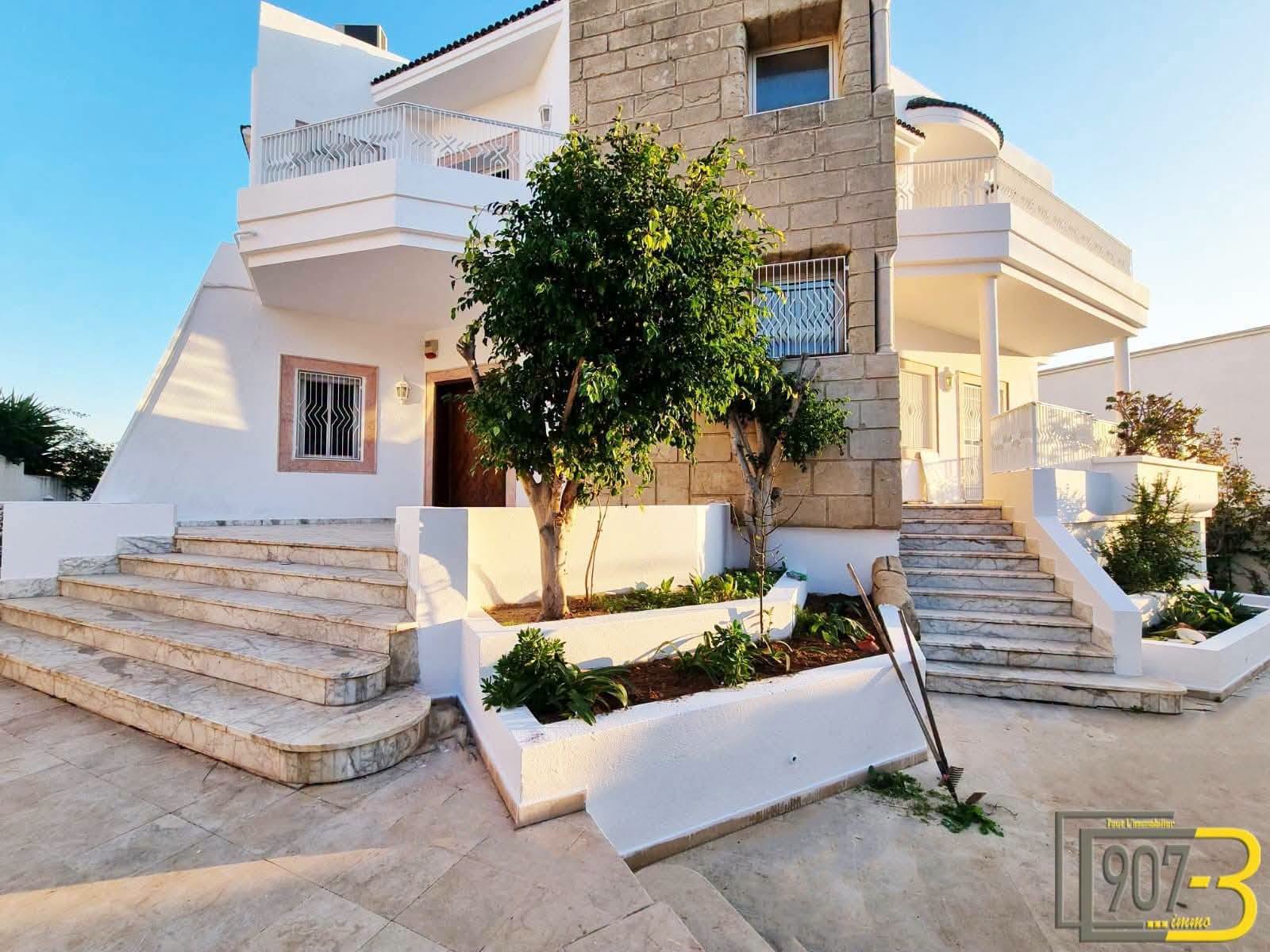 Ariana Ville&nbsp;Cite Ennasr 2&nbsp;Location&nbsp;Maisons&nbsp;Une villa sur deux niveaux � ennasr