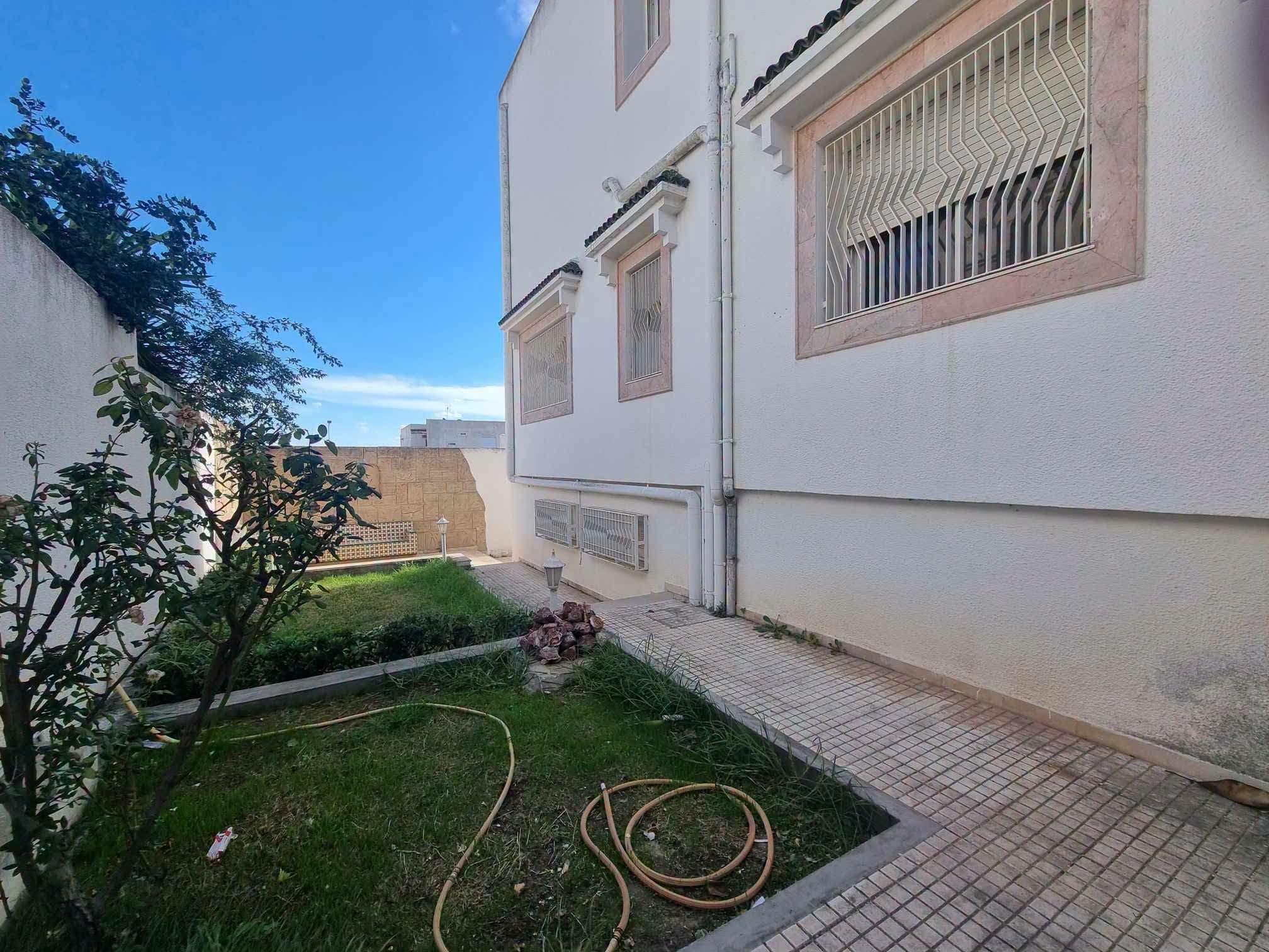 Ariana Ville&nbsp;Cite Ennasr 2&nbsp;Location&nbsp;Maisons&nbsp;Une villa sur deux niveaux � ennasr