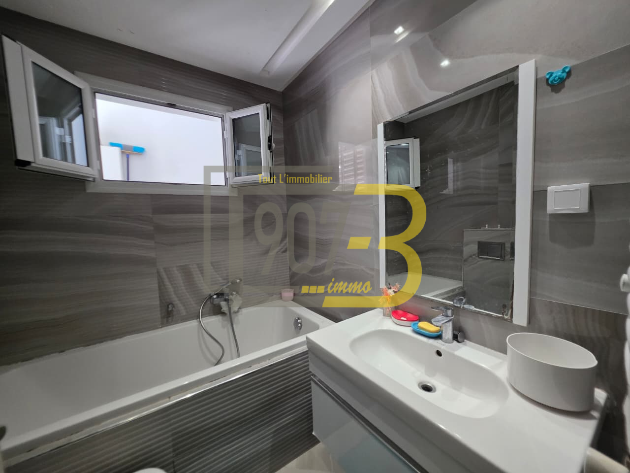 Ariana Ville&nbsp;Cite Ennasr 2&nbsp;Location&nbsp;Appart. 2 pi�ces&nbsp;S2 richement meubl�  a ennasr 2