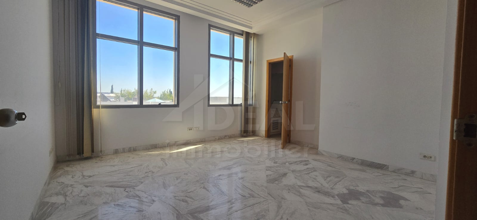 La Marsa&nbsp;Berge Du Lac&nbsp;Bureaux & Commerces&nbsp;Bureau&nbsp;Al bureau 5p berges du lac