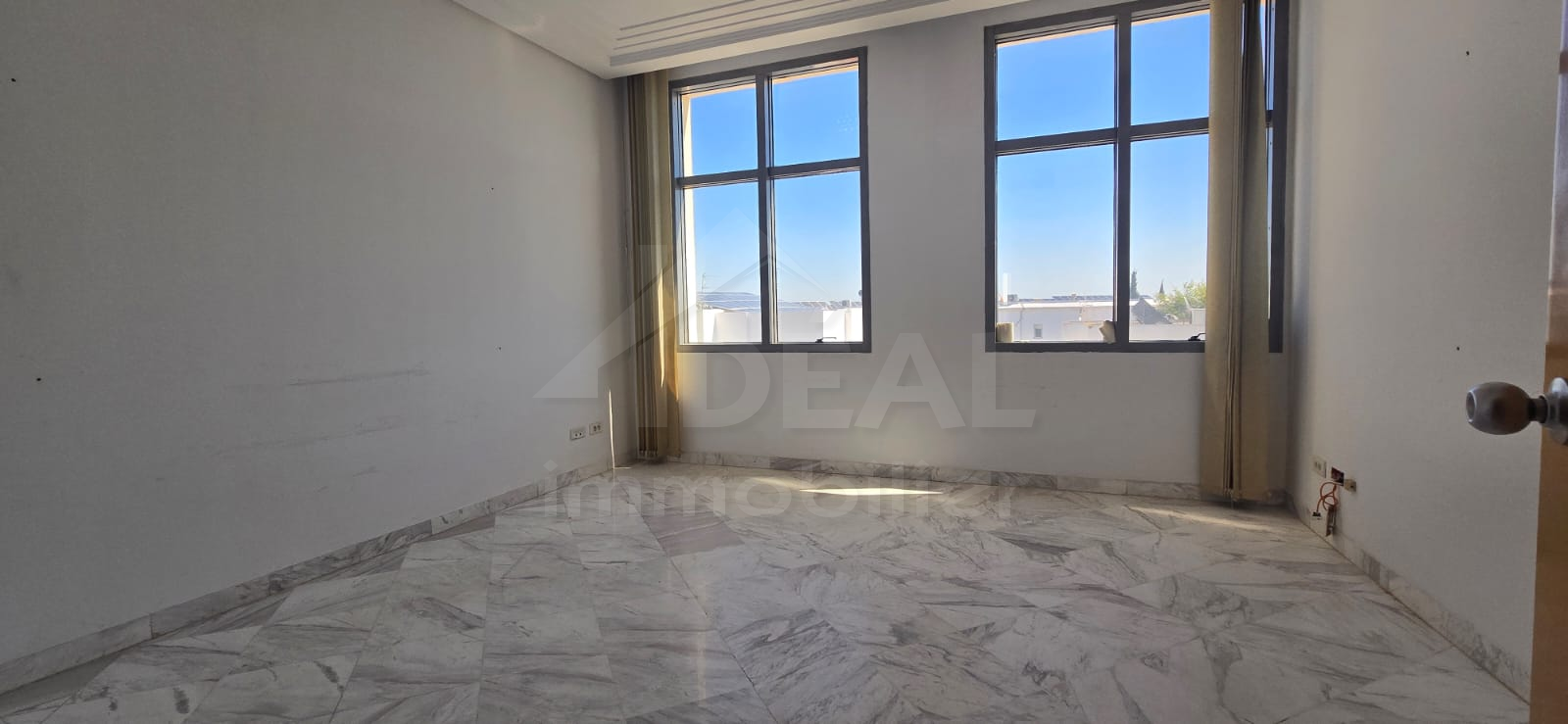 La Marsa&nbsp;Berge Du Lac&nbsp;Bureaux & Commerces&nbsp;Bureau&nbsp;Al bureau 5p berges du lac