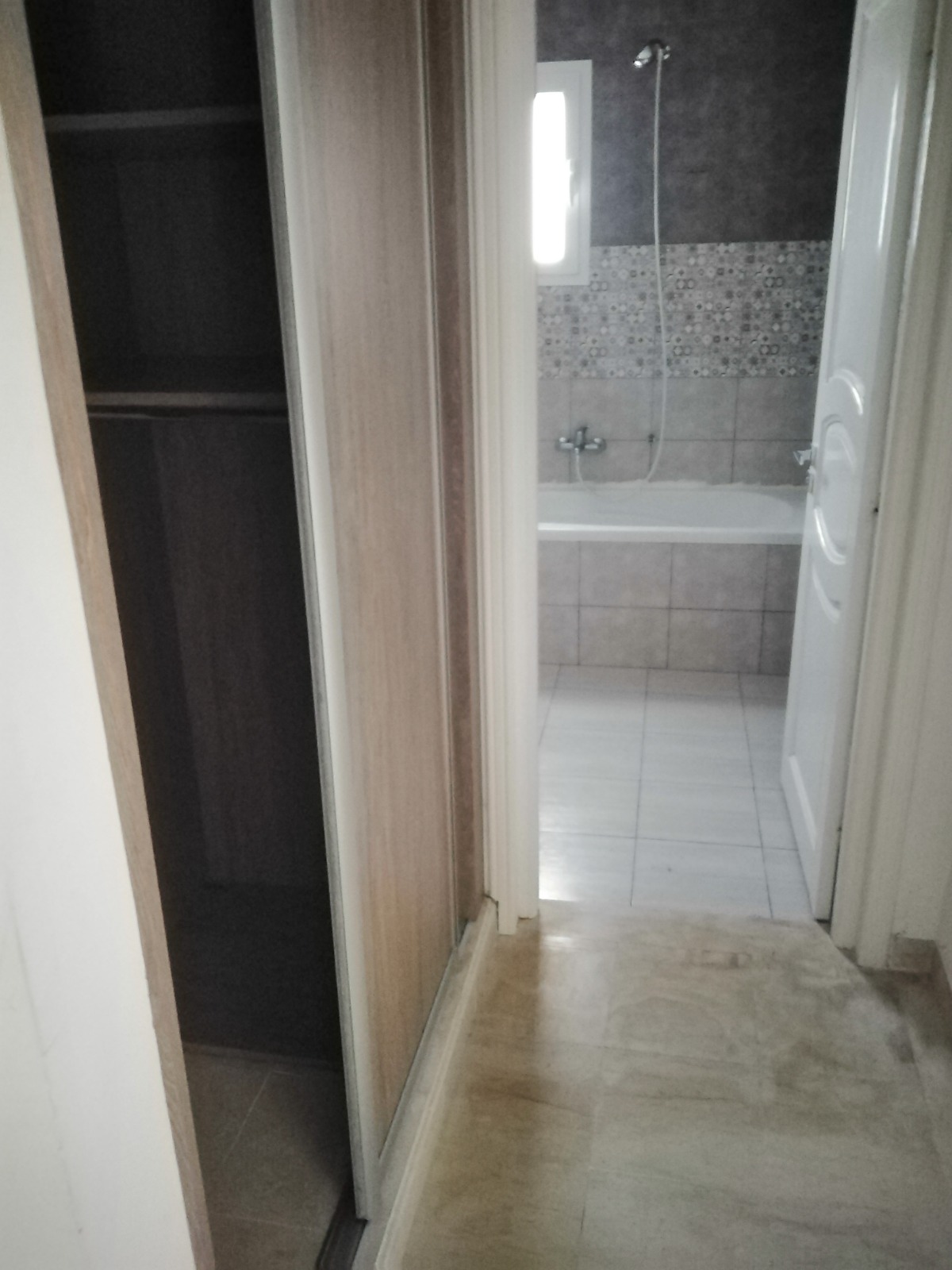 Mnihla&nbsp;Jardins d'el Menzah&nbsp;Location&nbsp;Appart. 2 pi�ces&nbsp;Appart salon deux chambres jardins d'el menzah 2