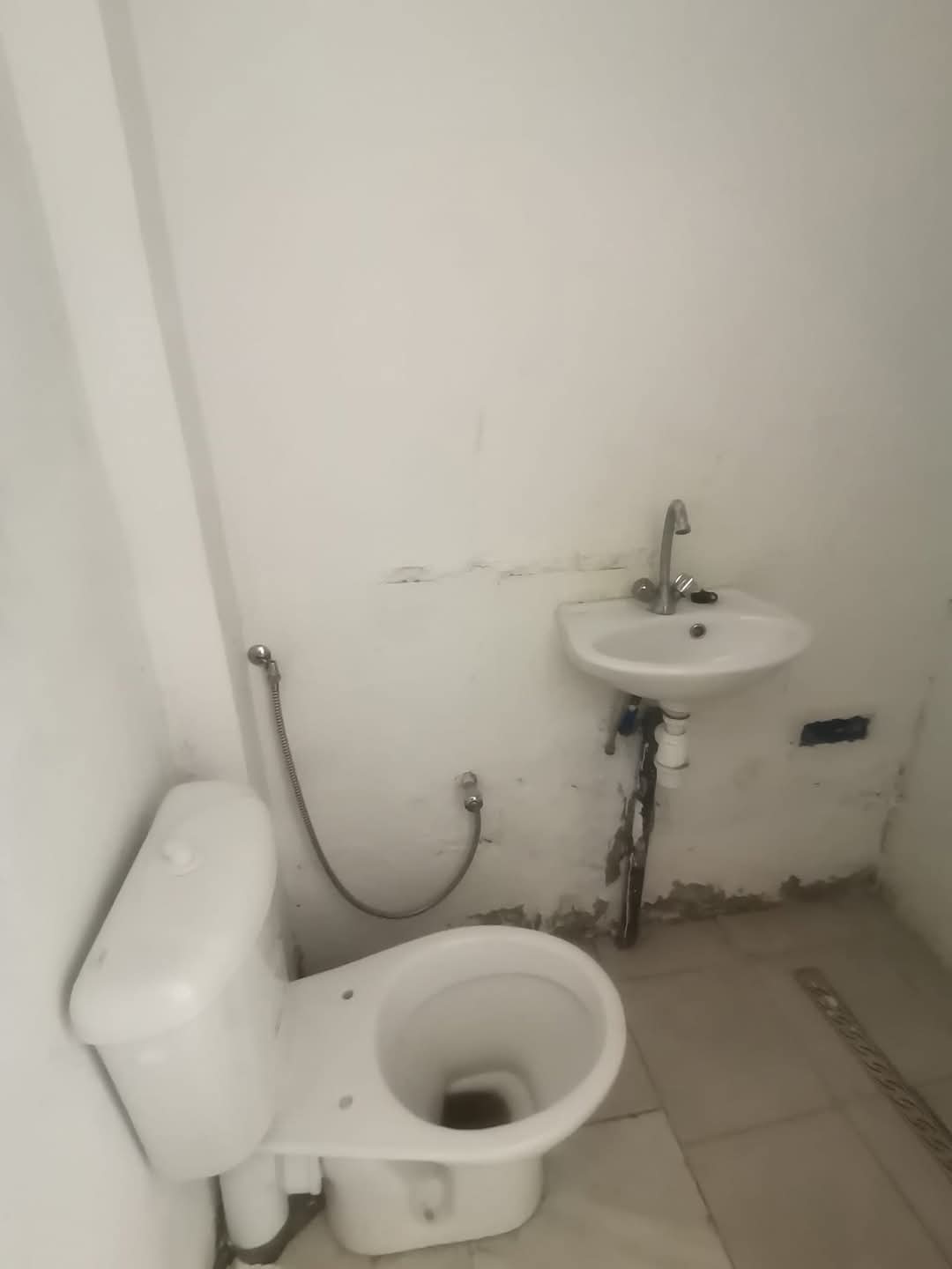 Hammam Chatt&nbsp;Hammam Chatt&nbsp;Location&nbsp;Appart. 1 pi�ce&nbsp;Studio s0 entr�e ind�pendante a hammam chatt