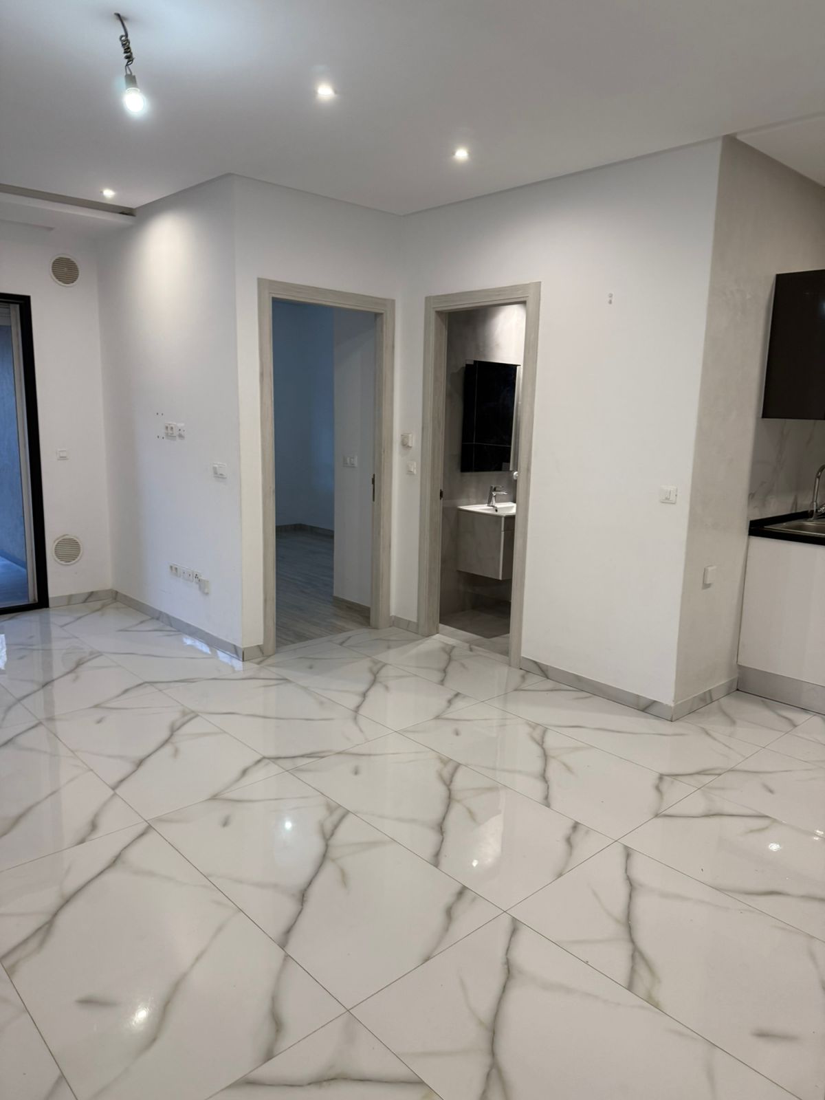 Ariana Ville&nbsp;Cite Ennasr 2&nbsp;Location&nbsp;Appart. 2 pi�ces&nbsp;Un appartement haut standing