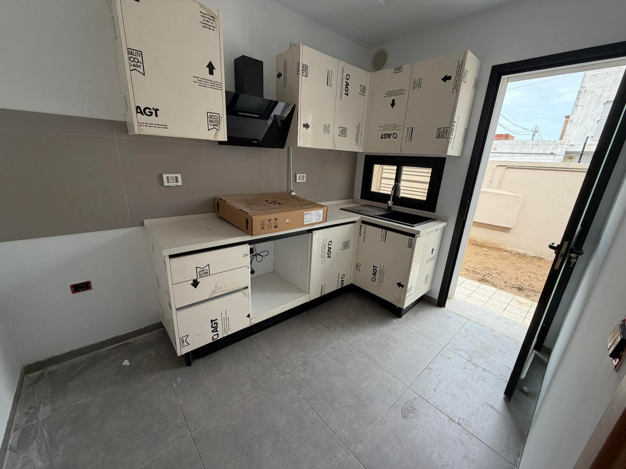 Raoued&nbsp;Cite Ennkhilet&nbsp;Location&nbsp;Appart. 3 pi�ces&nbsp;S2 rdc  1150 d ennkhilete ariana