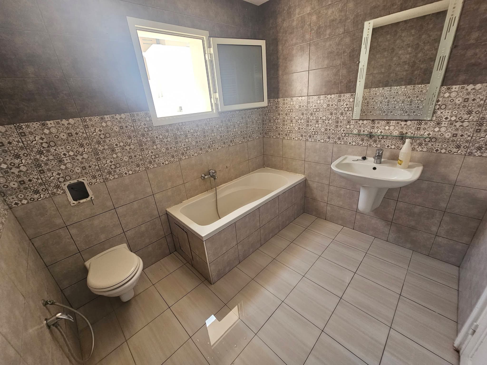 Mnihla&nbsp;Jardins d'el Menzah&nbsp;Location&nbsp;Maisons&nbsp;Rdc de villa s4 1600 d jardin del menzah 2