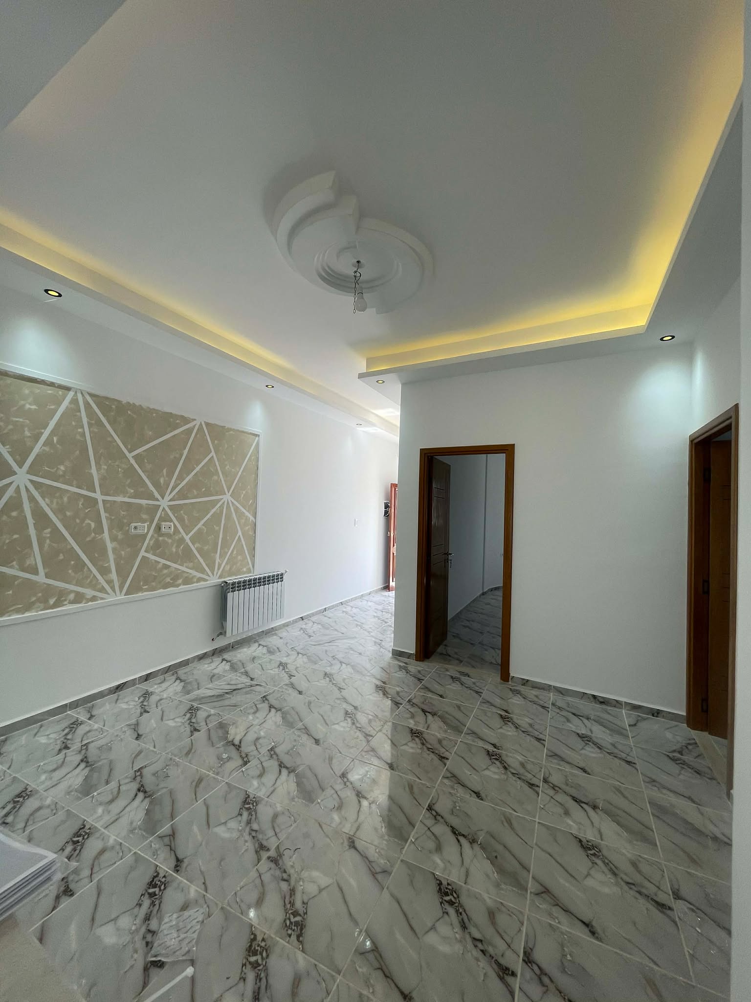 Hammam Chatt&nbsp;Hammam Chatt&nbsp;Location&nbsp;Appart. 2 pi�ces&nbsp;Etage de villa s2 jamais habit�  taher sfar