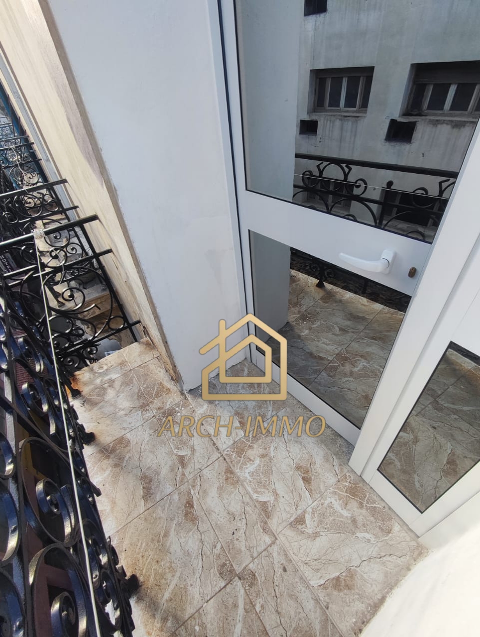 Bab Bhar&nbsp;Bab Bhar&nbsp;Location&nbsp;Appart. 3 pi�ces&nbsp;S2 proche de l'avenue habib bourguiba